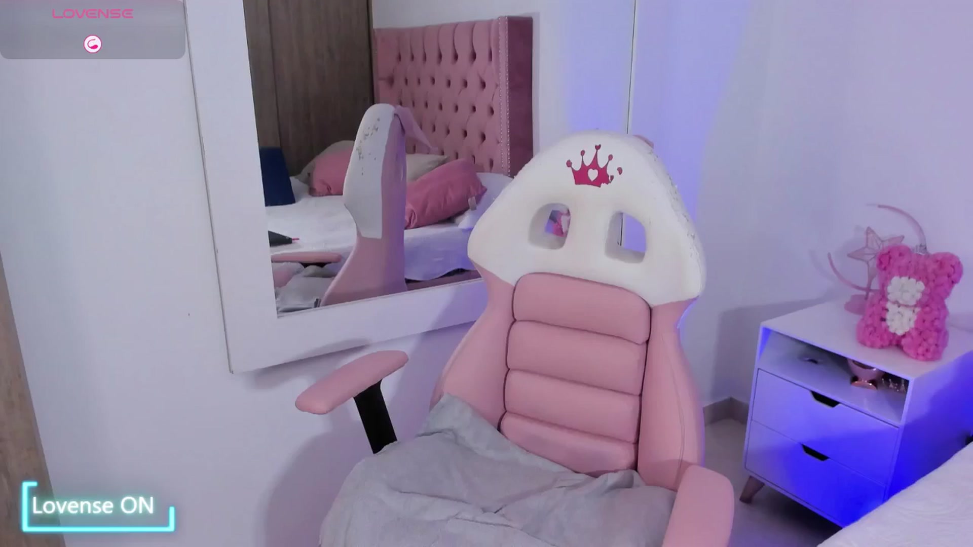 Gallery image thumbnail from Evelincooper's myfreecams stream on, 06/17/2025, 02:28 image 18 of 20