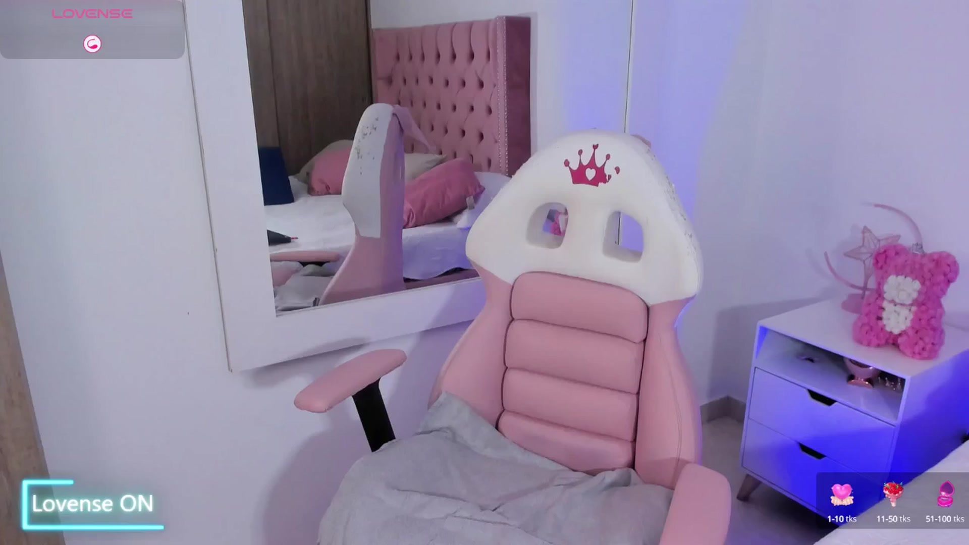 Gallery image thumbnail from Evelincooper's myfreecams stream on, 06/17/2025, 02:28 image 19 of 20
