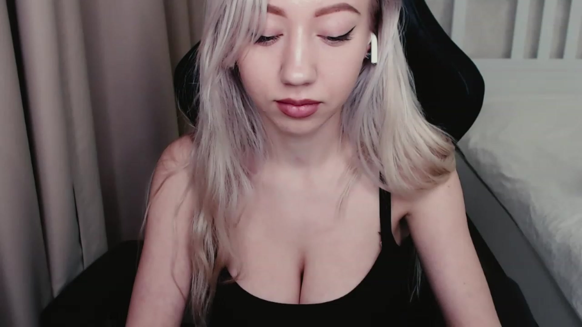 Gallery image thumbnail from Eveline___'s myfreecams stream on, 11/16/2022, 12:01 image 4 of 20