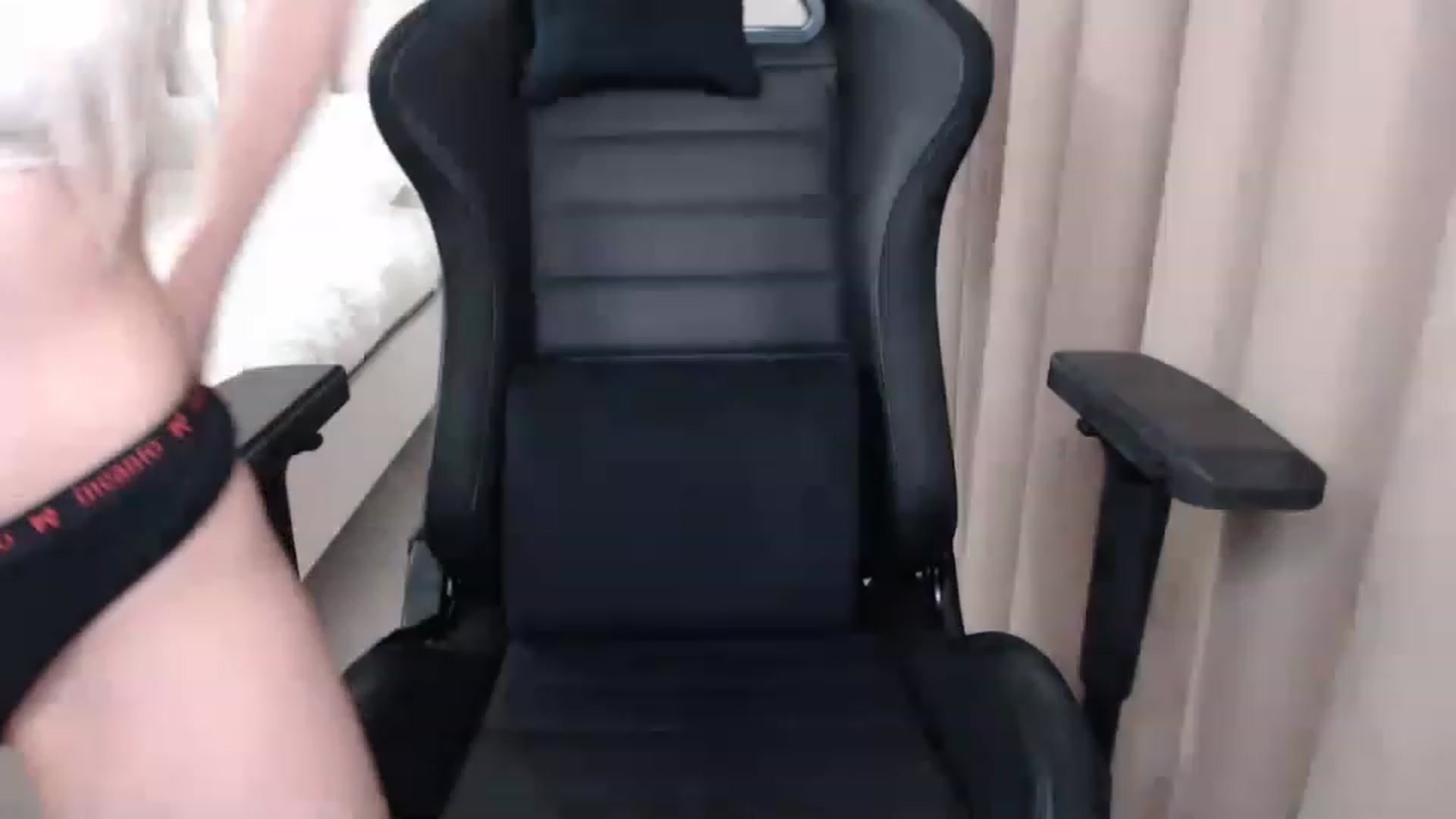 Gallery image thumbnail from Eveline___'s myfreecams stream on, 12/09/2022, 13:07 image 16 of 20