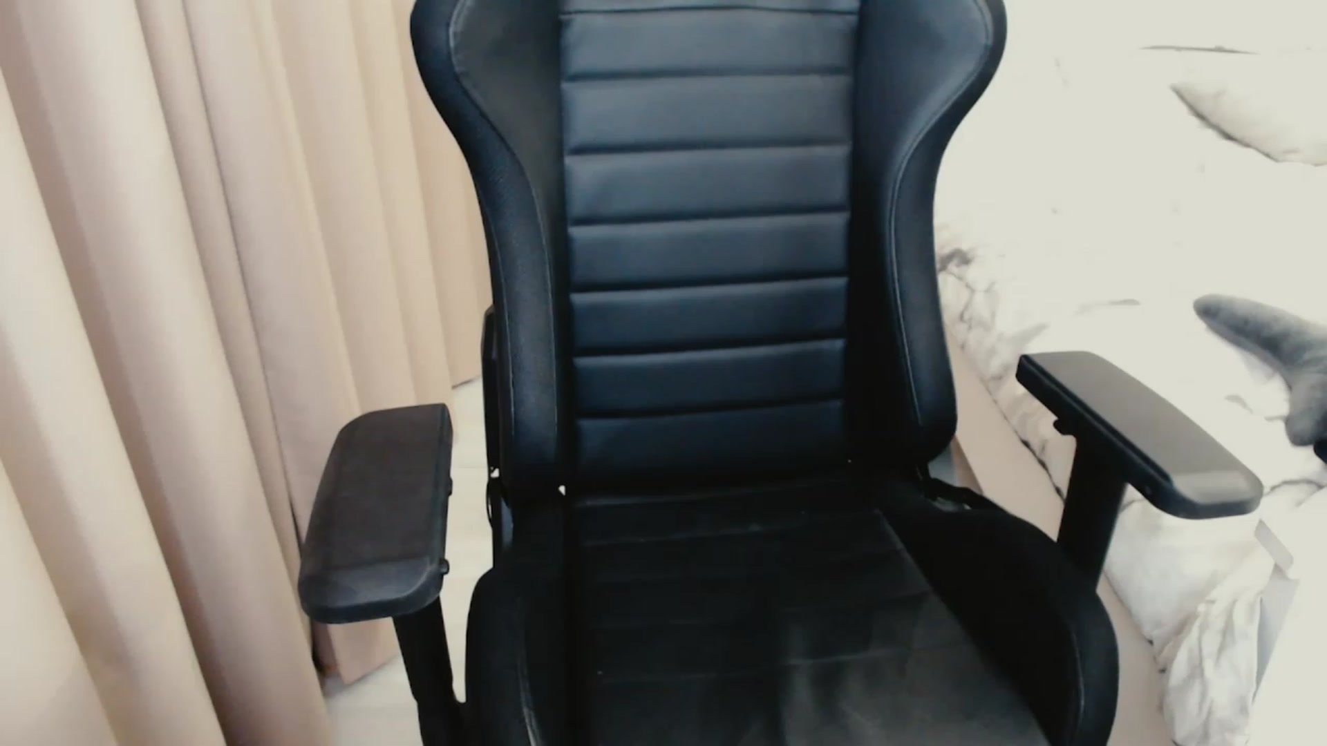 Gallery image thumbnail from Eveline___'s myfreecams stream on, 01/18/2023, 13:05 image 1 of 20