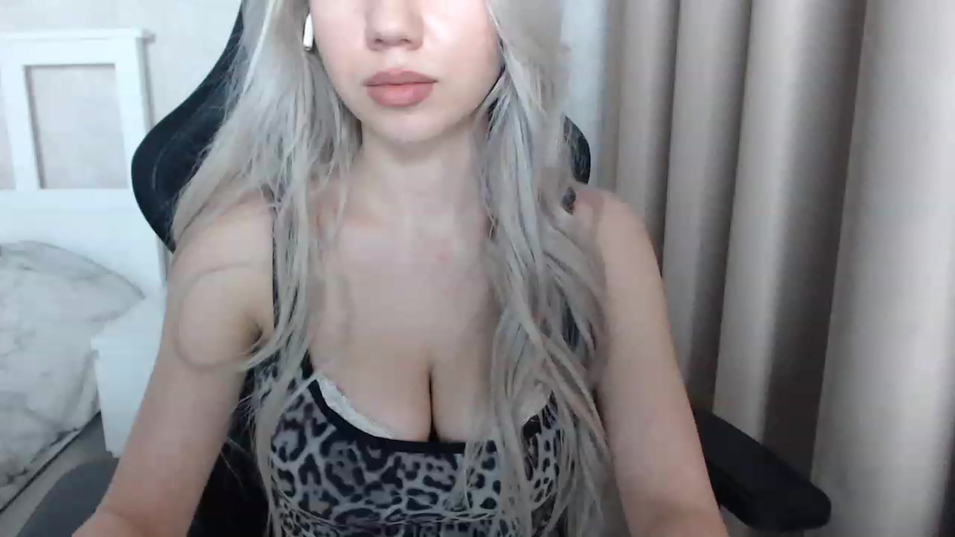 Gallery image thumbnail from Eveline___'s myfreecams stream on, 02/10/2023, 12:23 image 3 of 20