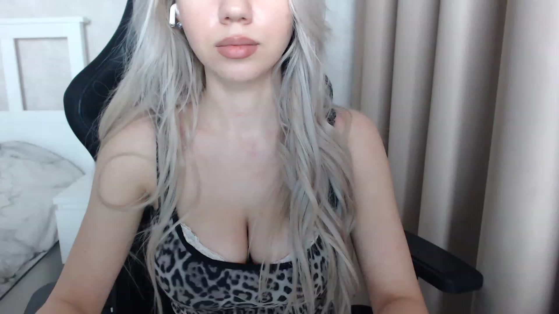 Gallery image thumbnail from Eveline___'s myfreecams stream on, 02/10/2023, 12:23 image 2 of 20