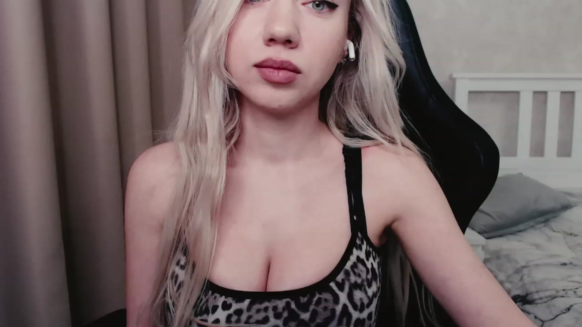 Gallery image thumbnail from Eveline___'s myfreecams stream on, 02/15/2023, 12:54 image 3 of 20