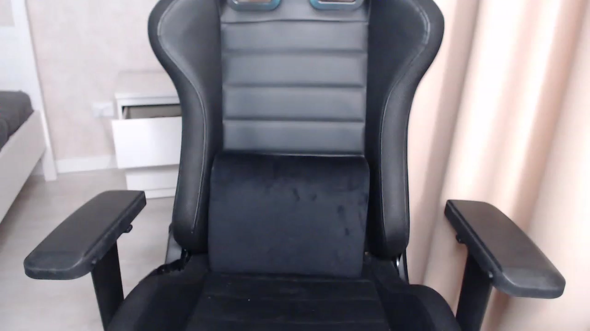 Gallery image thumbnail from Eveline___'s myfreecams stream on, 03/16/2023, 13:31 image 13 of 20