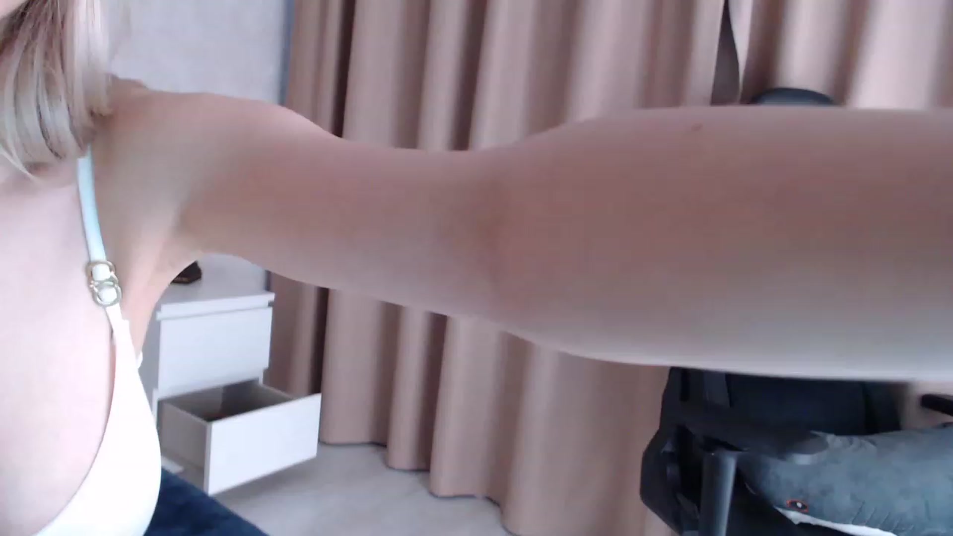 Gallery image thumbnail from Eveline___'s myfreecams stream on, 04/08/2023, 13:21 image 5 of 20