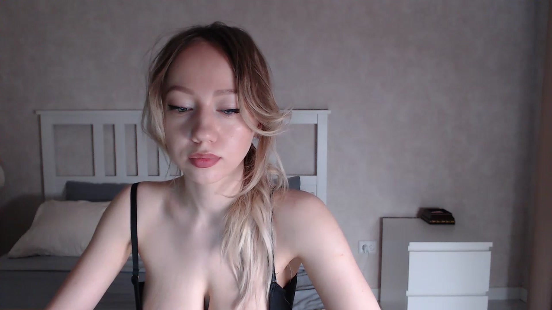 Gallery image thumbnail from Eveline___'s myfreecams stream on, 07/15/2023, 15:43 image 5 of 20