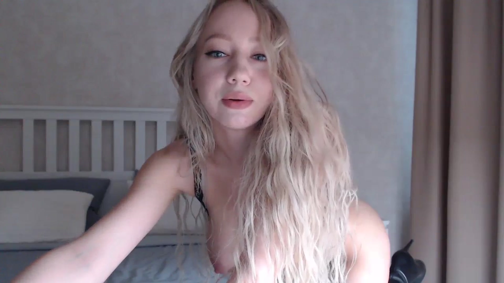 Gallery image thumbnail from Eveline___'s myfreecams stream on, 08/10/2023, 12:12 image 9 of 20