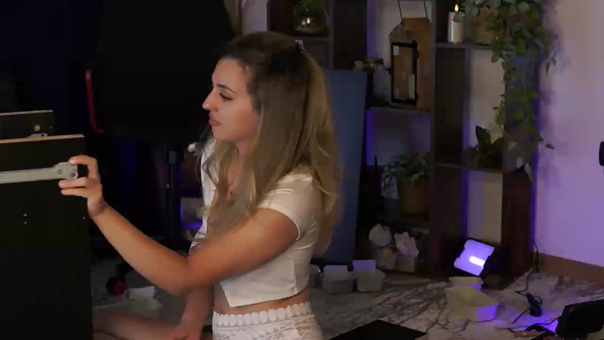 Gallery image thumbnail from Evelinn's myfreecams stream on, 08/13/2026, 10:34 image 1 of 20