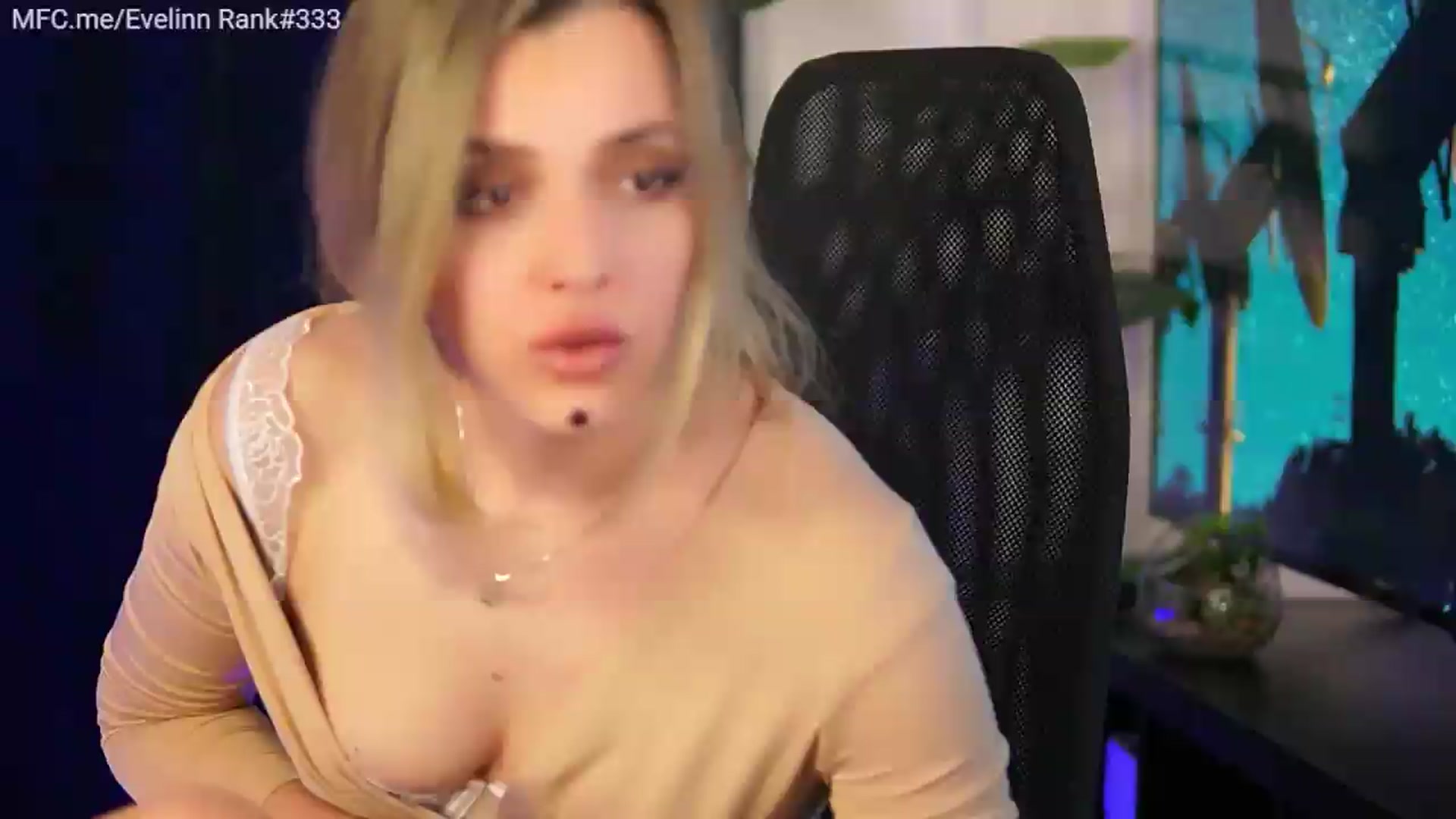 Gallery image thumbnail from Evelinn's myfreecams stream on, 08/14/2026, 09:37 image 1 of 20