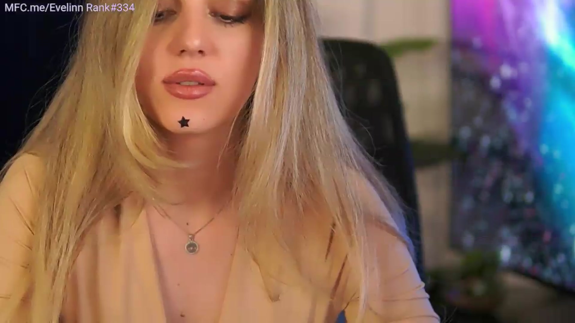 Gallery image thumbnail from Evelinn's myfreecams stream on, 08/14/2026, 09:37 image 12 of 20
