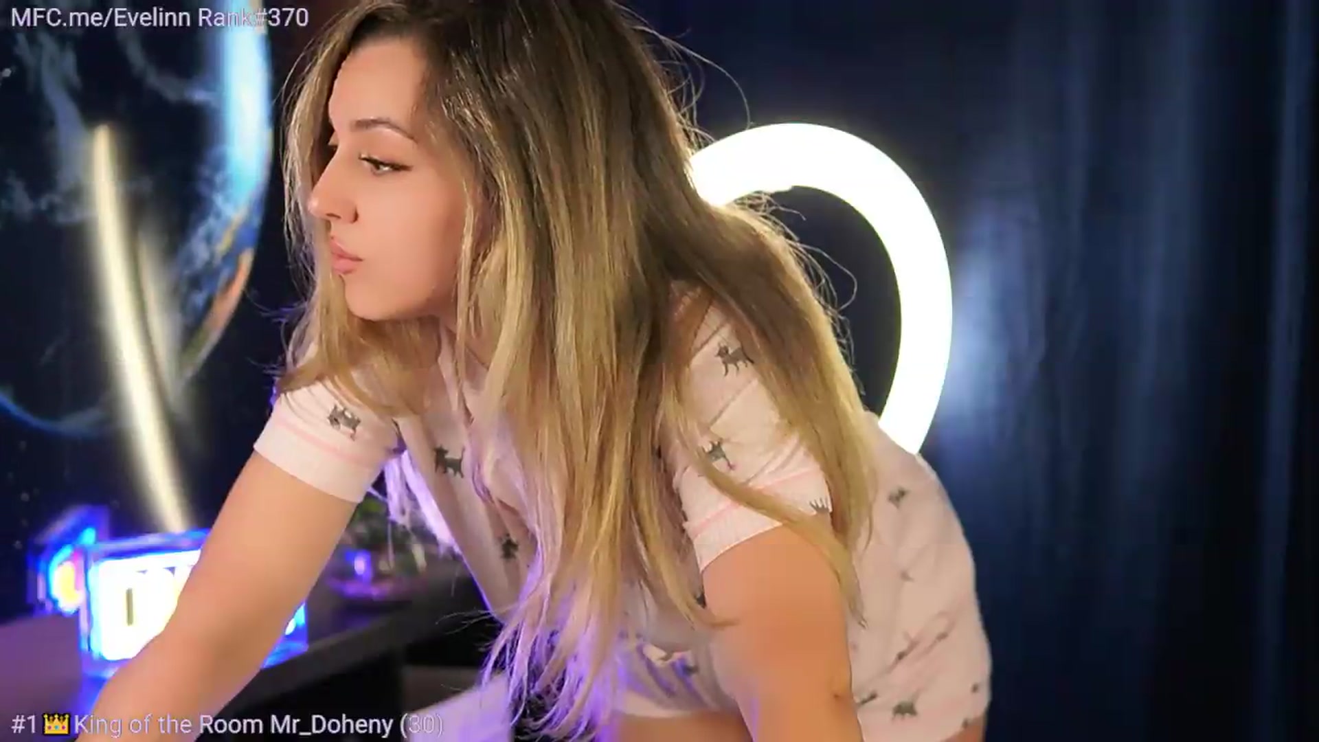 Gallery image thumbnail from Evelinn's myfreecams stream on, 08/17/2026, 06:55 image 7 of 20