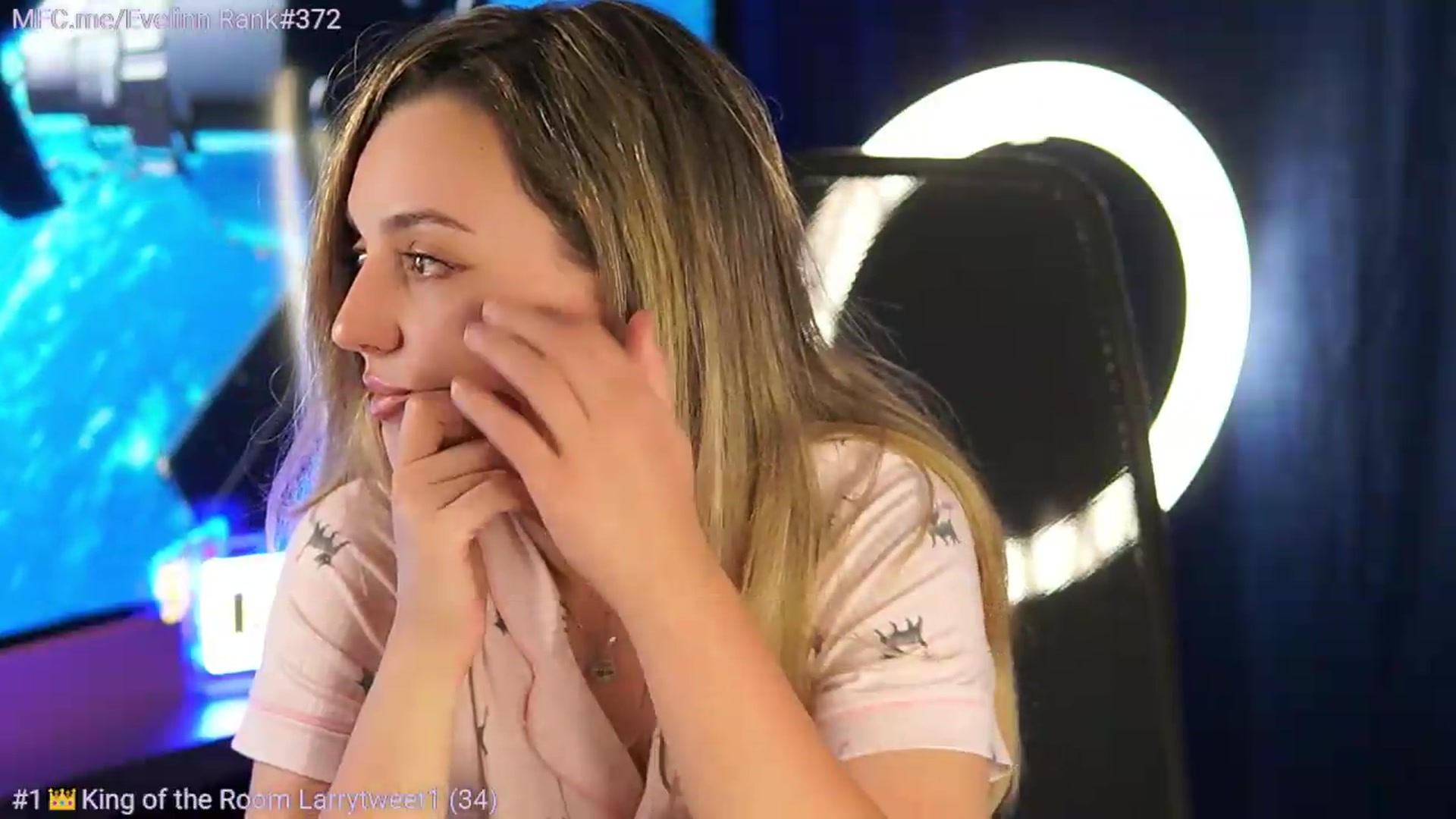 Gallery image thumbnail from Evelinn's myfreecams stream on, 08/17/2026, 07:45 image 19 of 20