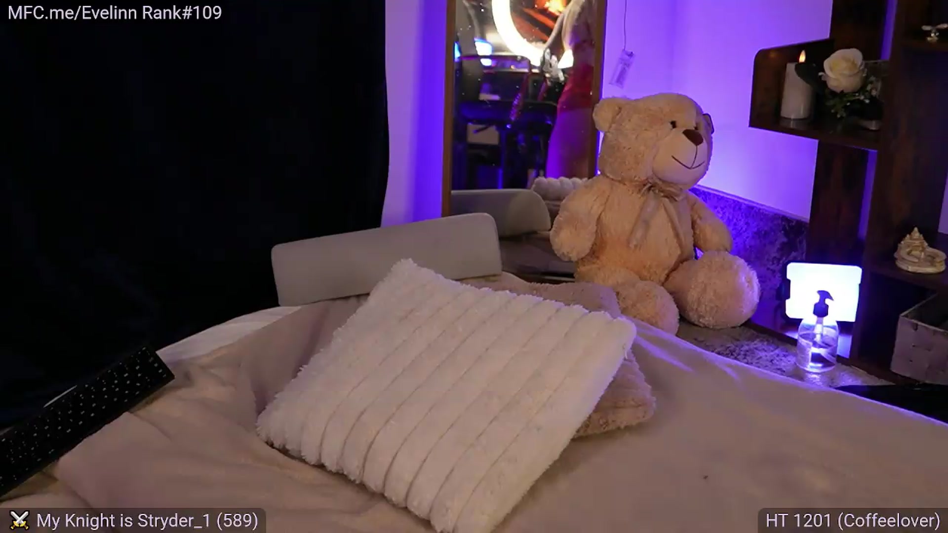 Gallery image thumbnail from Evelinn's myfreecams stream on, 09/19/2026, 03:56 image 11 of 20