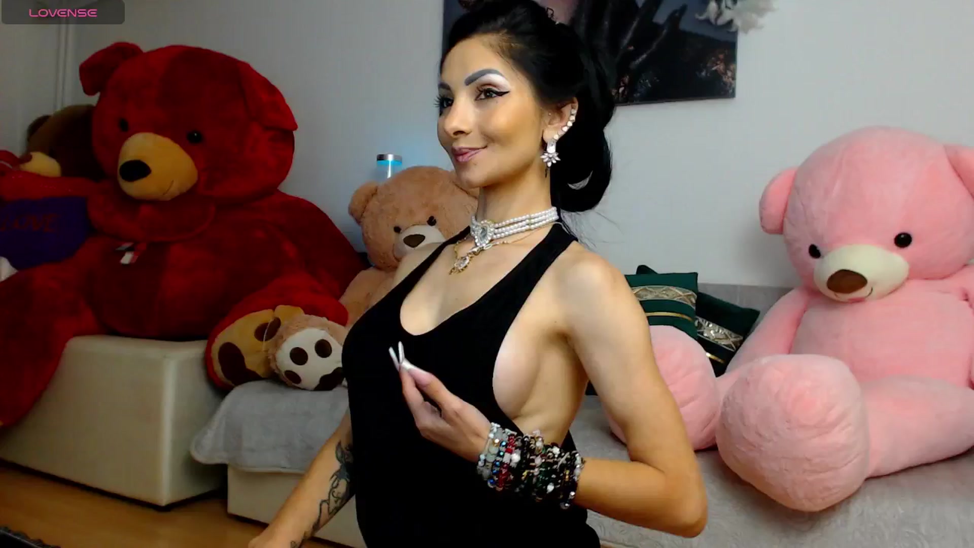 Gallery image thumbnail from EvelynAisha's myfreecams stream on, 10/02/2024, 18:32 image 9 of 20
