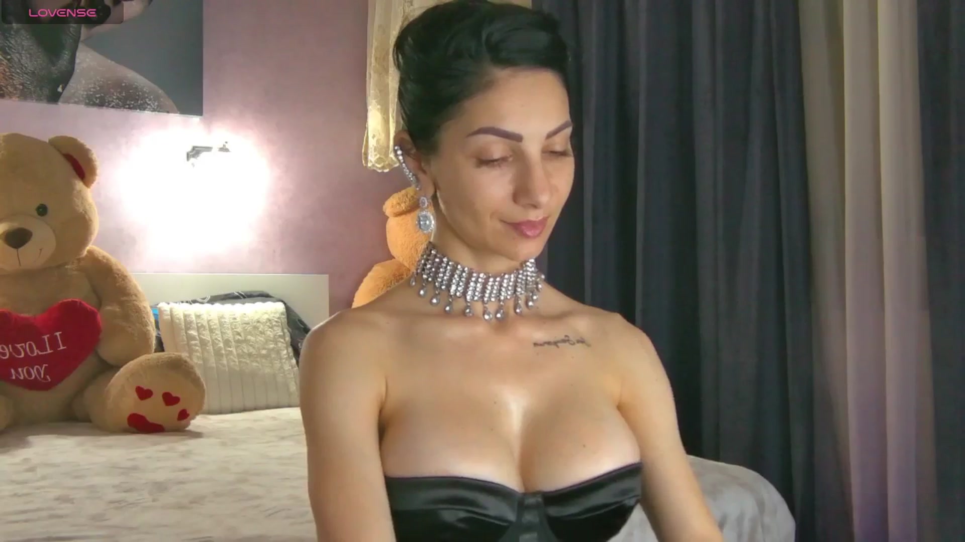 Gallery image thumbnail from EvelynAisha's myfreecams stream on, 01/13/2026, 19:34 image 15 of 20