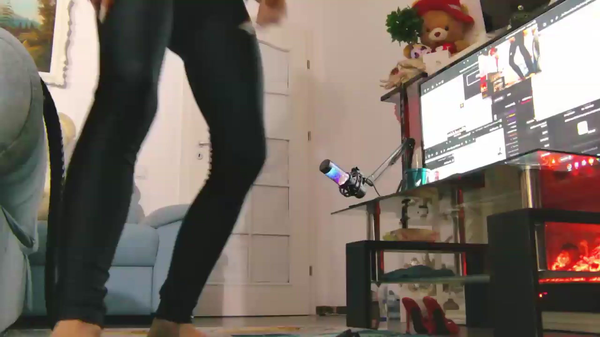 Gallery image thumbnail from EvelynAisha's myfreecams stream on, 09/12/2026, 17:28 image 17 of 20