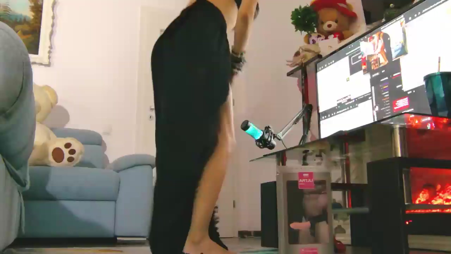 Gallery image thumbnail from EvelynAisha's myfreecams stream on, 09/12/2026, 17:28 image 3 of 20