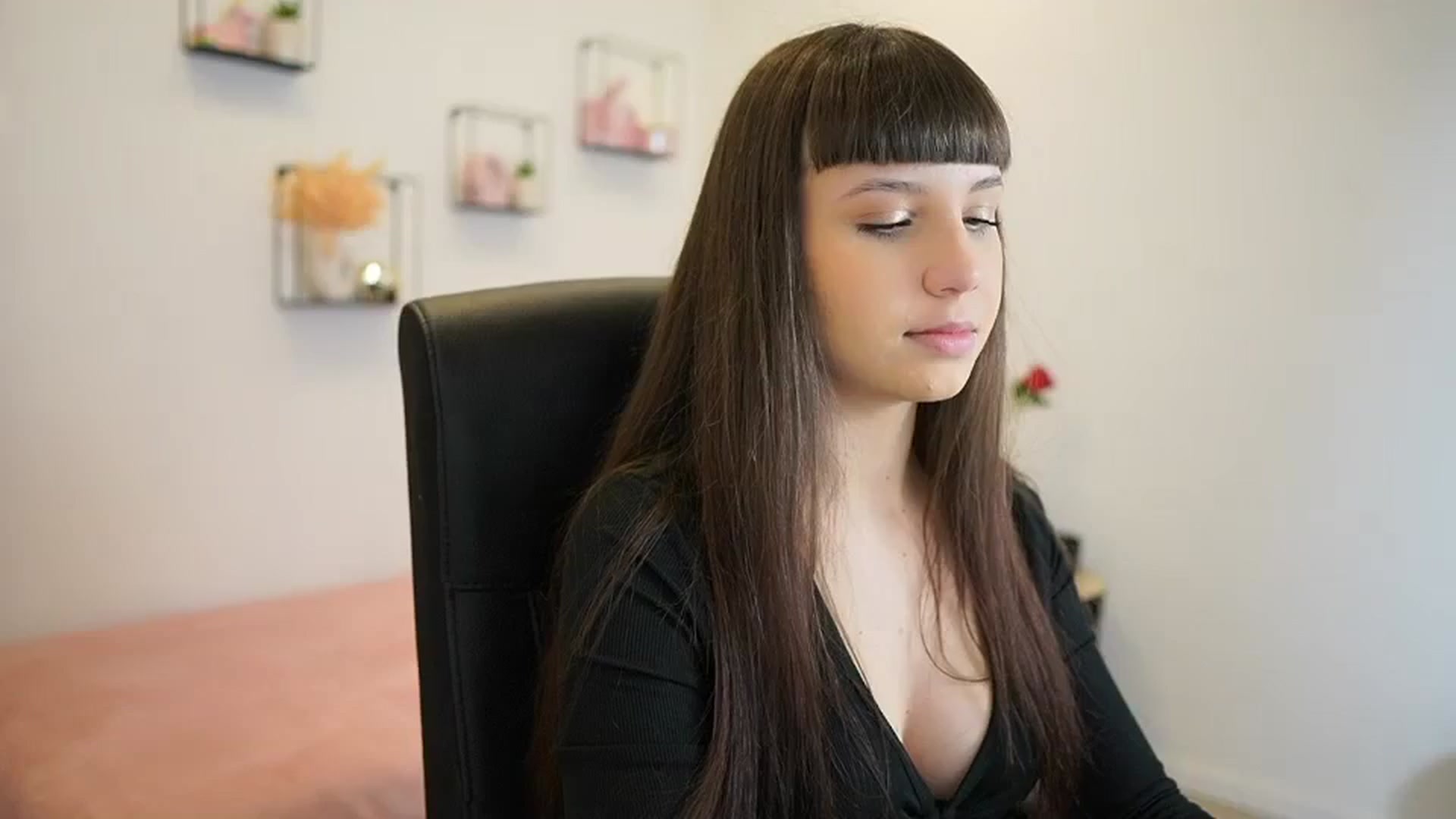 Gallery image thumbnail from EvelynCage_'s myfreecams stream on, 01/13/2024, 20:10 image 7 of 20