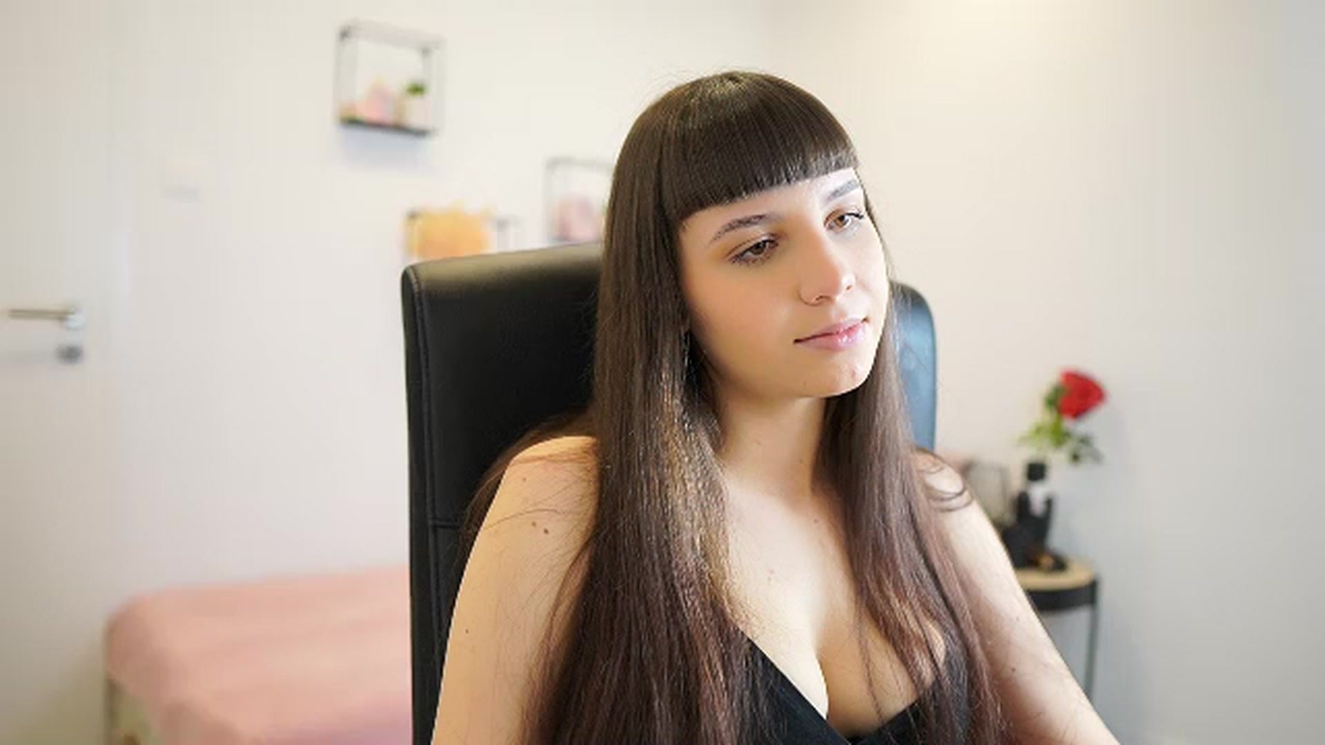Gallery image thumbnail from EvelynCage_'s myfreecams stream on, 01/19/2024, 19:57 image 6 of 20