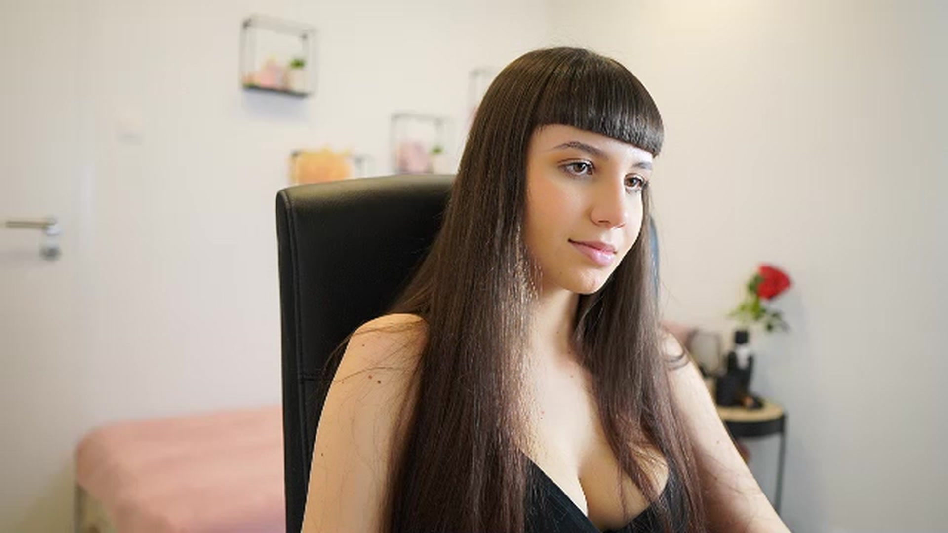 Gallery image thumbnail from EvelynCage_'s myfreecams stream on, 01/19/2024, 19:57 image 7 of 20