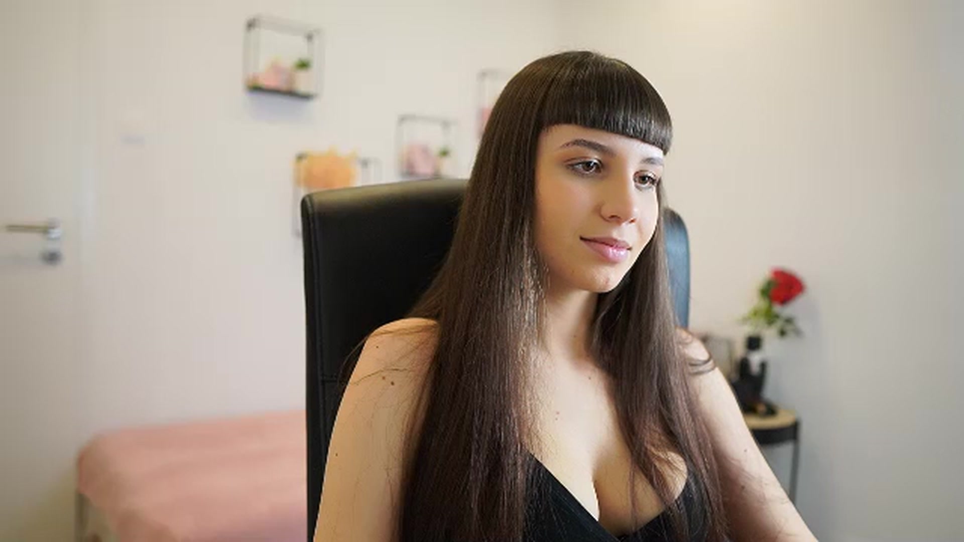 Gallery image thumbnail from EvelynCage_'s myfreecams stream on, 01/19/2024, 19:57 image 8 of 20