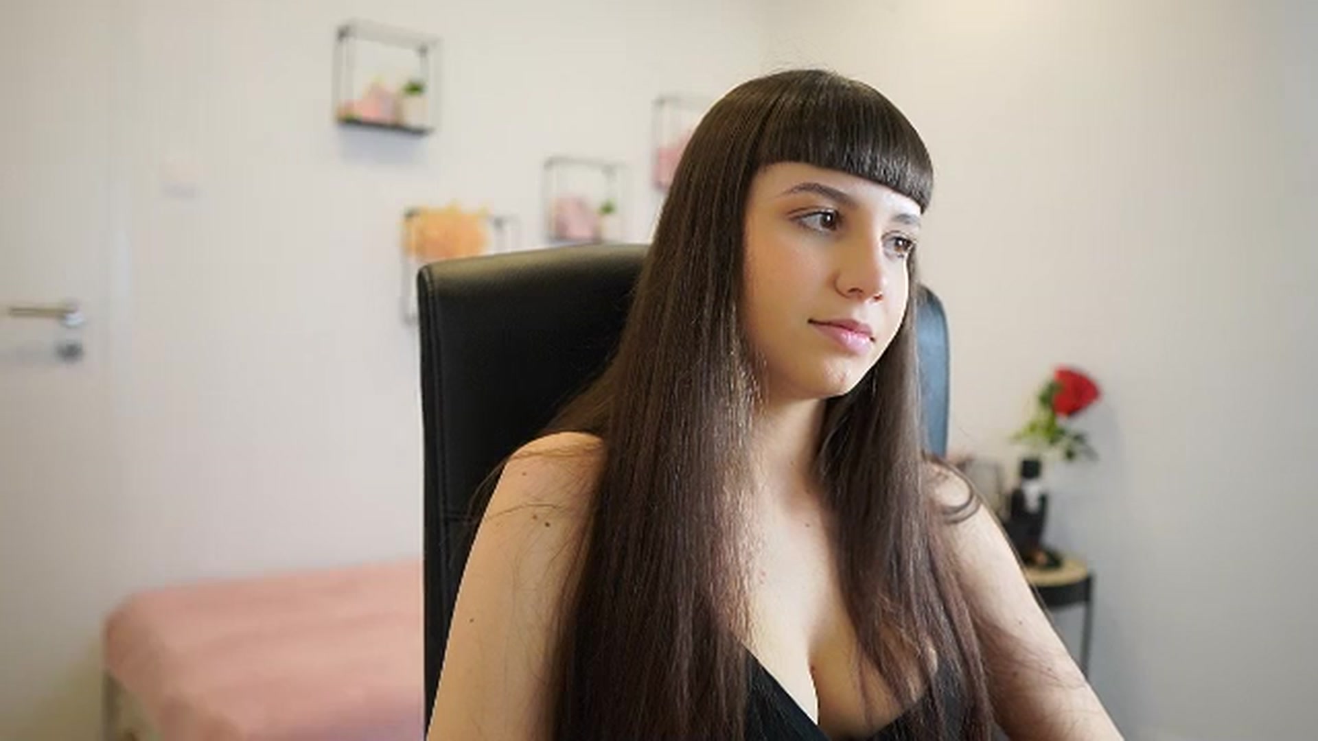Gallery image thumbnail from EvelynCage_'s myfreecams stream on, 01/19/2024, 19:57 image 5 of 20