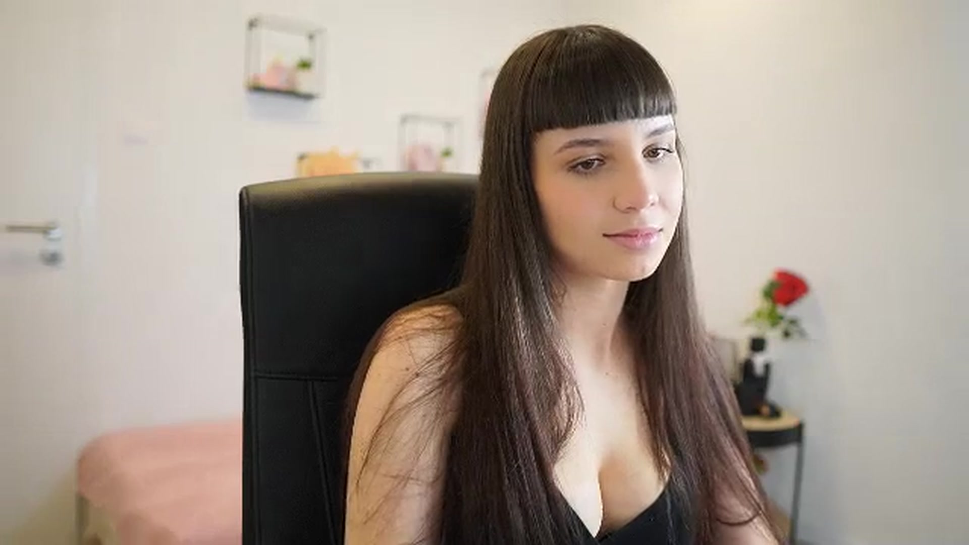 Gallery image thumbnail from EvelynCage_'s myfreecams stream on, 01/19/2024, 20:37 image 7 of 20