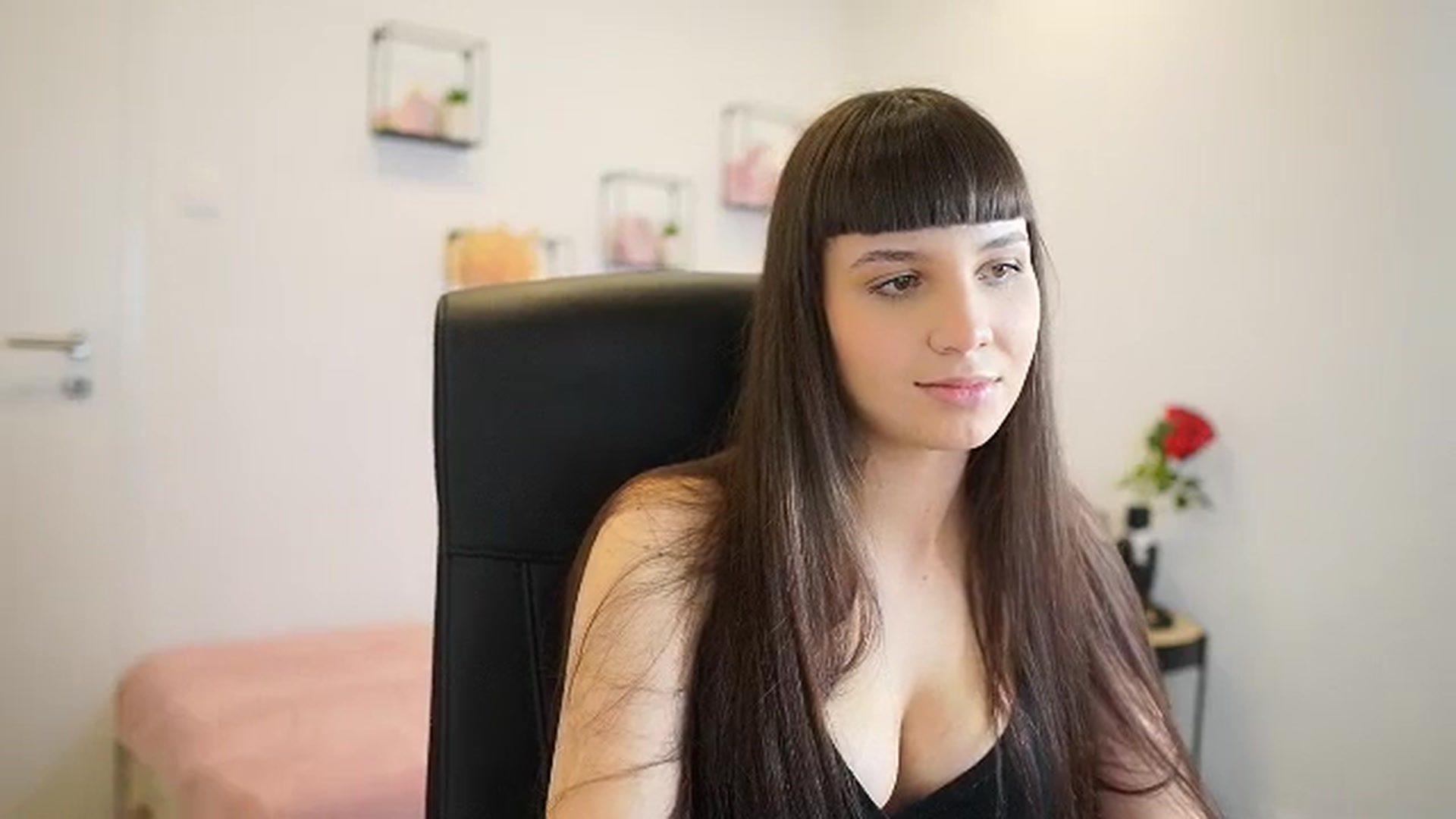 Gallery image thumbnail from EvelynCage_'s myfreecams stream on, 01/19/2024, 20:37 image 4 of 20