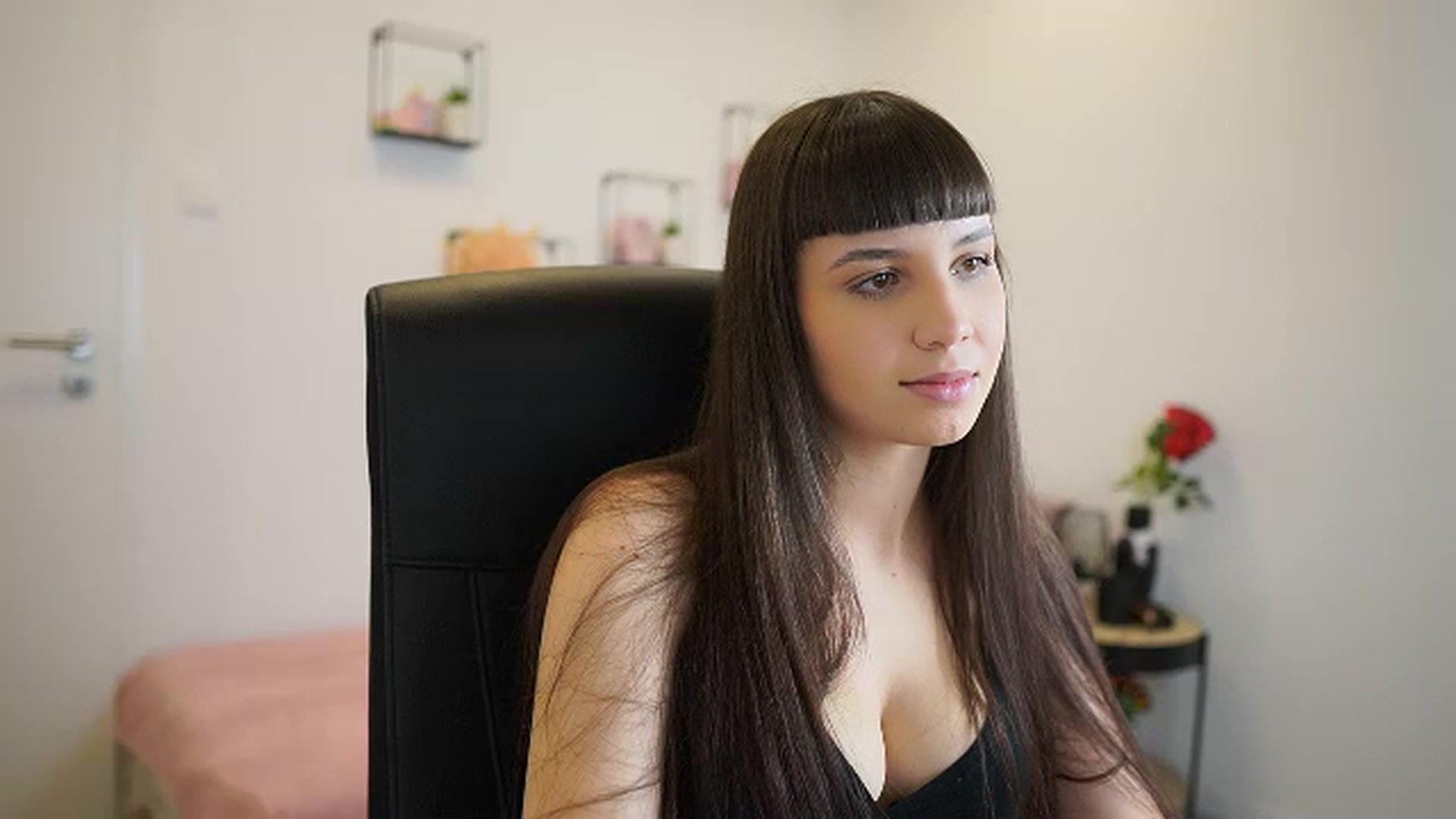 Gallery image thumbnail from EvelynCage_'s myfreecams stream on, 01/19/2024, 20:37 image 6 of 20
