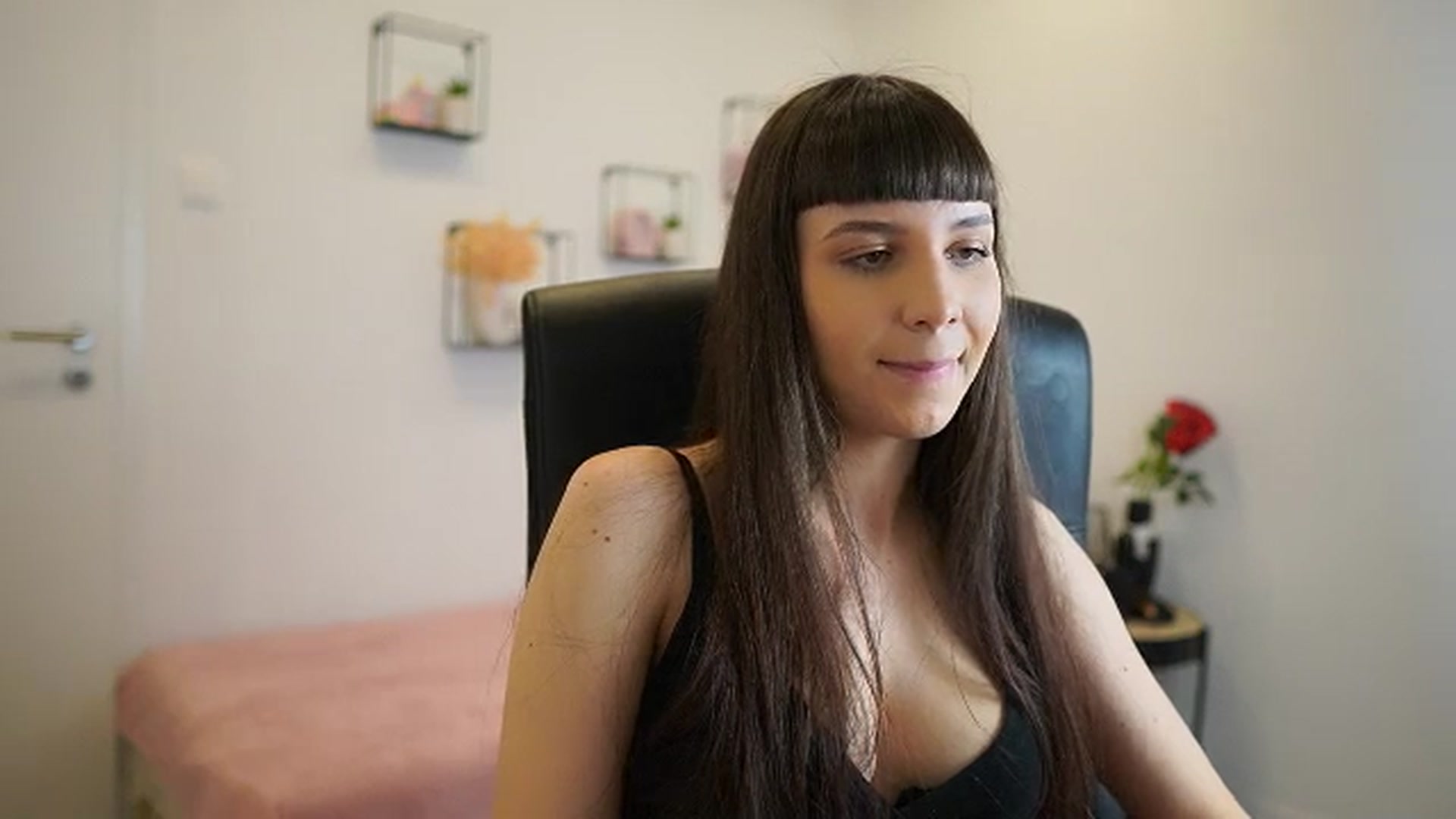 Gallery image thumbnail from EvelynCage_'s myfreecams stream on, 01/20/2024, 24:00 image 19 of 20