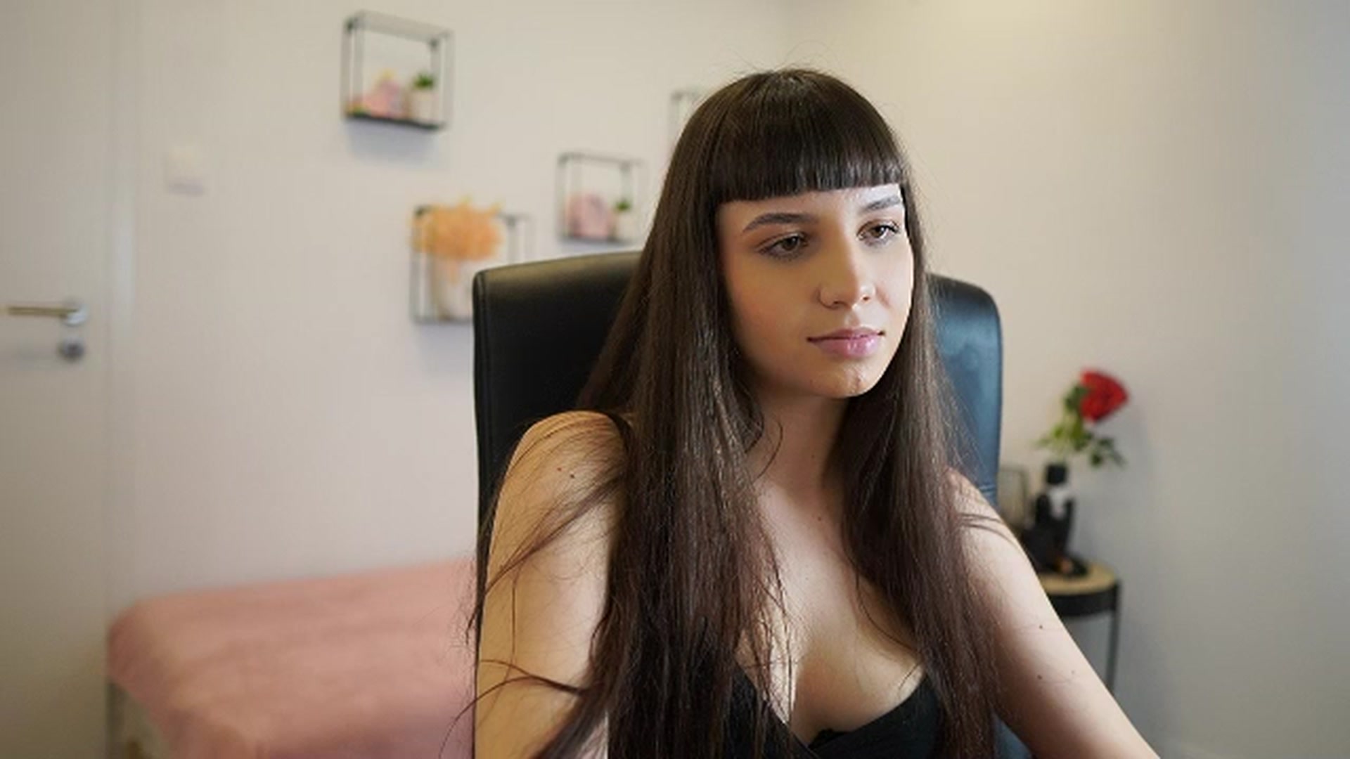 Gallery image thumbnail from EvelynCage_'s myfreecams stream on, 01/20/2024, 24:00 image 2 of 20