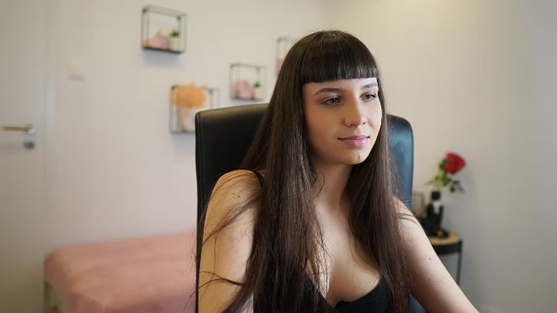 Gallery image thumbnail from EvelynCage_'s myfreecams stream on, 01/20/2024, 24:00 image 3 of 20