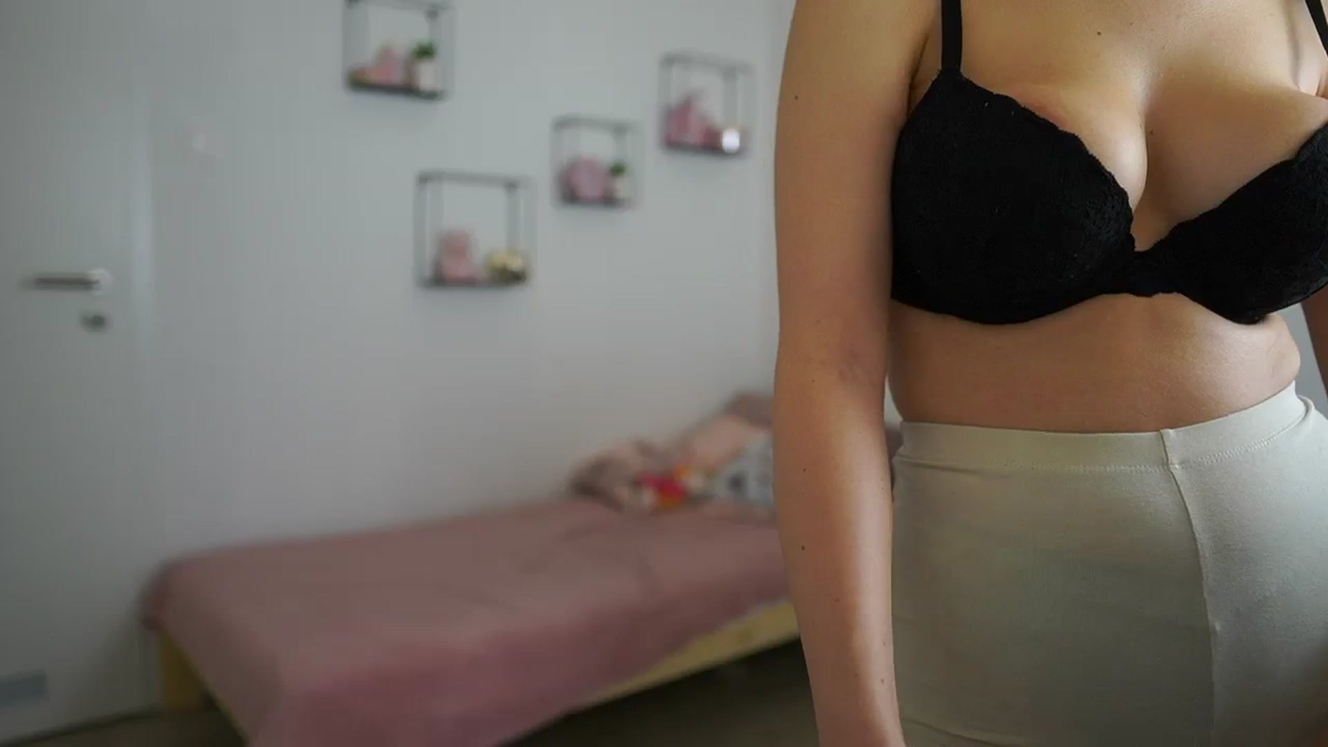 Gallery image thumbnail from EvelynCage_'s myfreecams stream on, 04/15/2024, 20:41 image 6 of 20