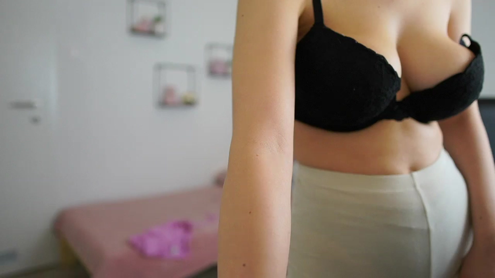 Gallery image thumbnail from EvelynCage_'s myfreecams stream on, 04/15/2024, 21:28 image 17 of 20