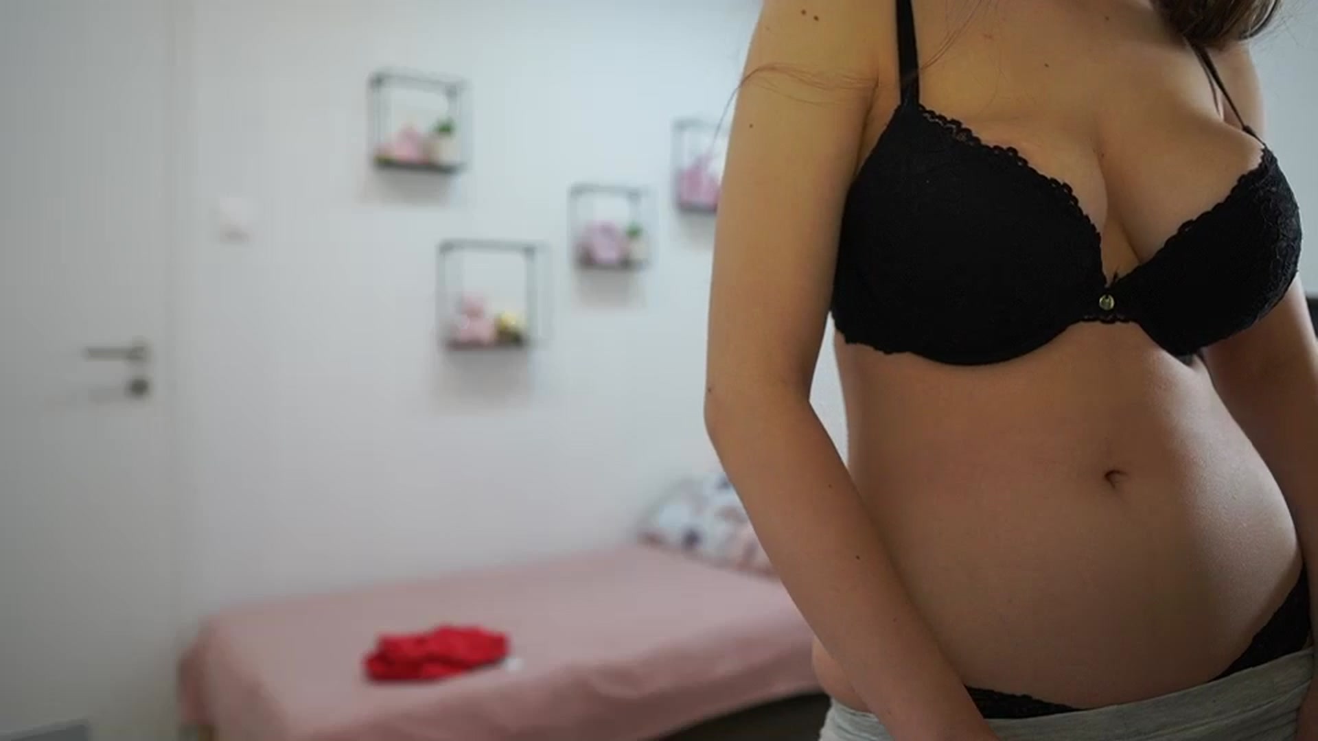 Gallery image thumbnail from EvelynCage_'s myfreecams stream on, 05/06/2024, 19:25 image 17 of 20