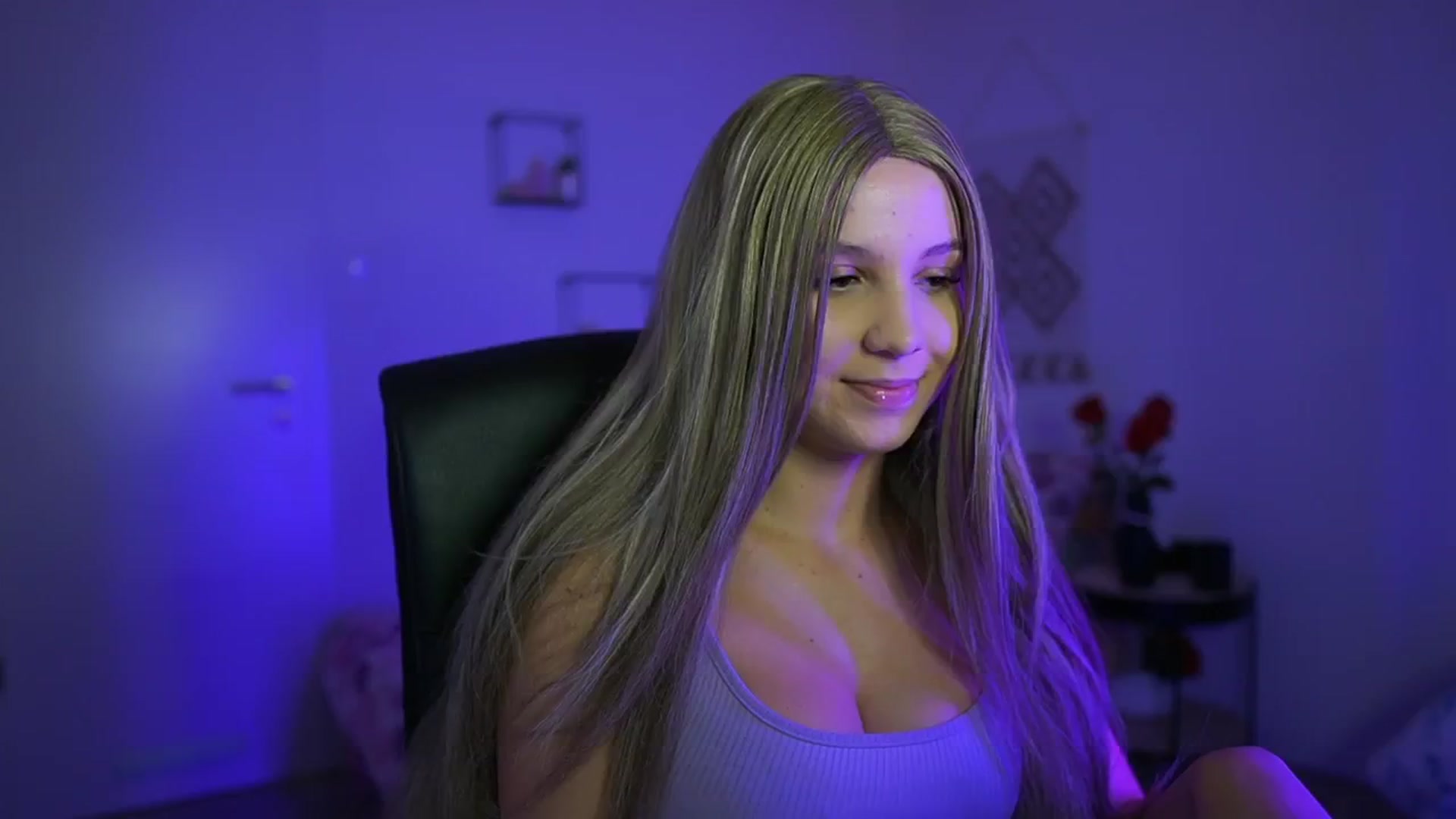 Gallery image thumbnail from EvelynCage_'s myfreecams stream on, 08/30/2024, 22:21 image 3 of 20