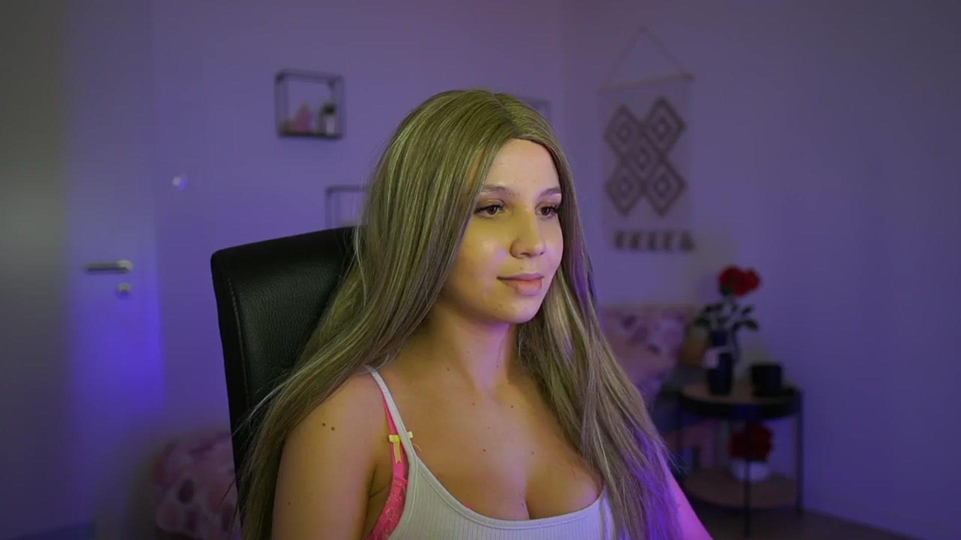 Gallery image thumbnail from EvelynCage_'s myfreecams stream on, 10/13/2024, 23:07 image 14 of 20