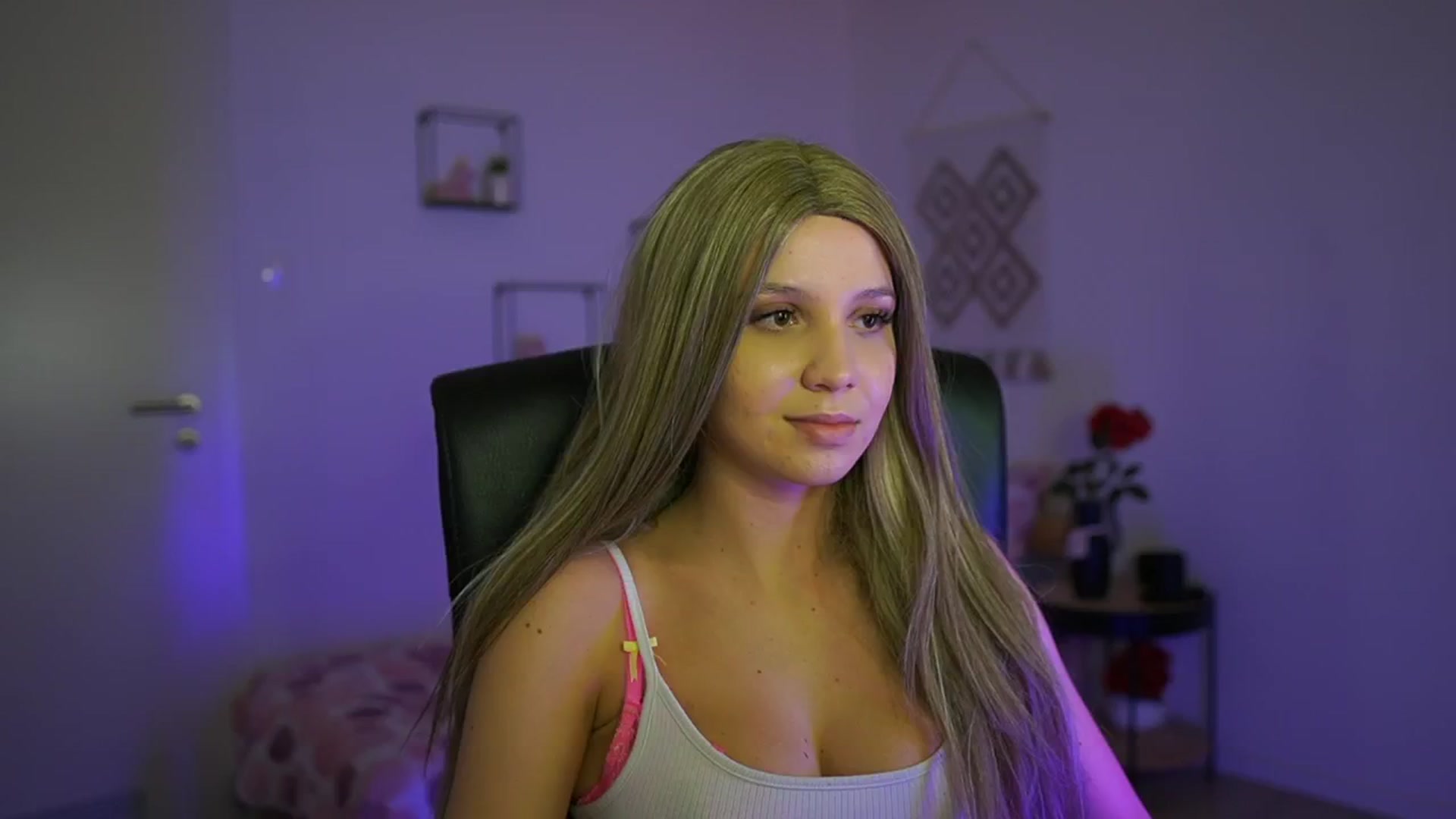 Gallery image thumbnail from EvelynCage_'s myfreecams stream on, 10/13/2024, 23:07 image 16 of 20