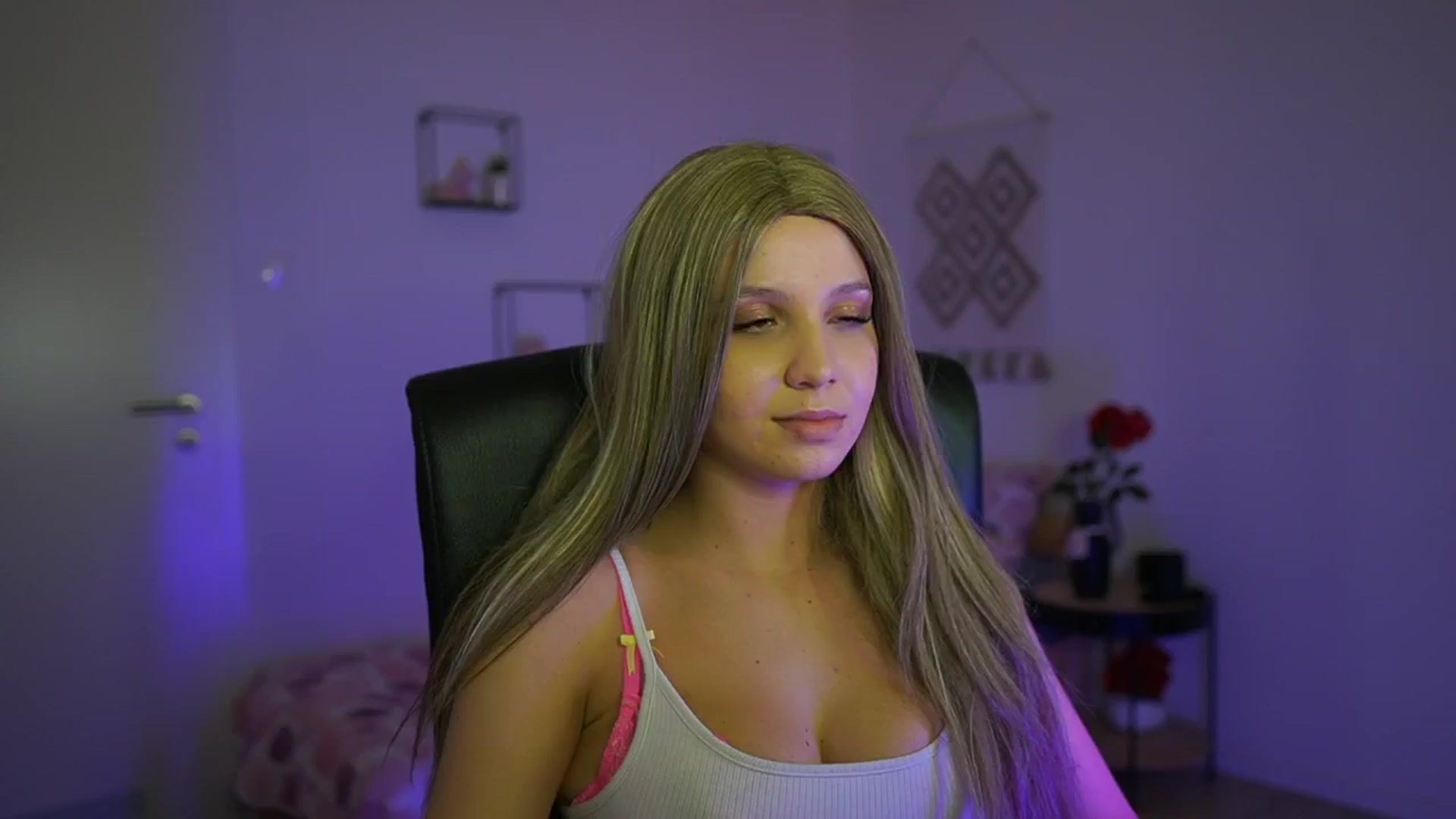 Gallery image thumbnail from EvelynCage_'s myfreecams stream on, 10/13/2024, 23:07 image 20 of 20