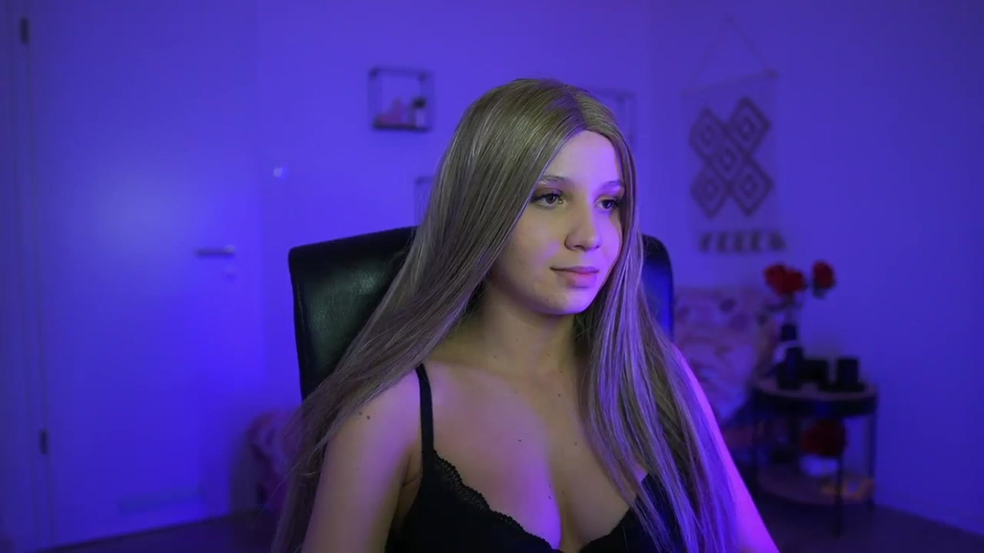 Gallery image thumbnail from EvelynCage_'s myfreecams stream on, 10/27/2024, 20:22 image 6 of 20