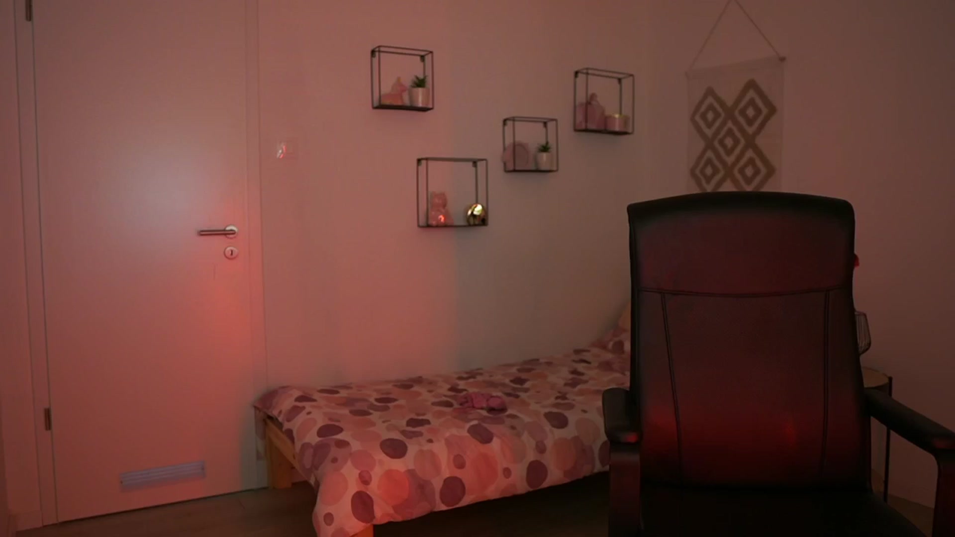 Gallery image thumbnail from EvelynCage_'s myfreecams stream on, 12/04/2024, 23:43 image 3 of 20