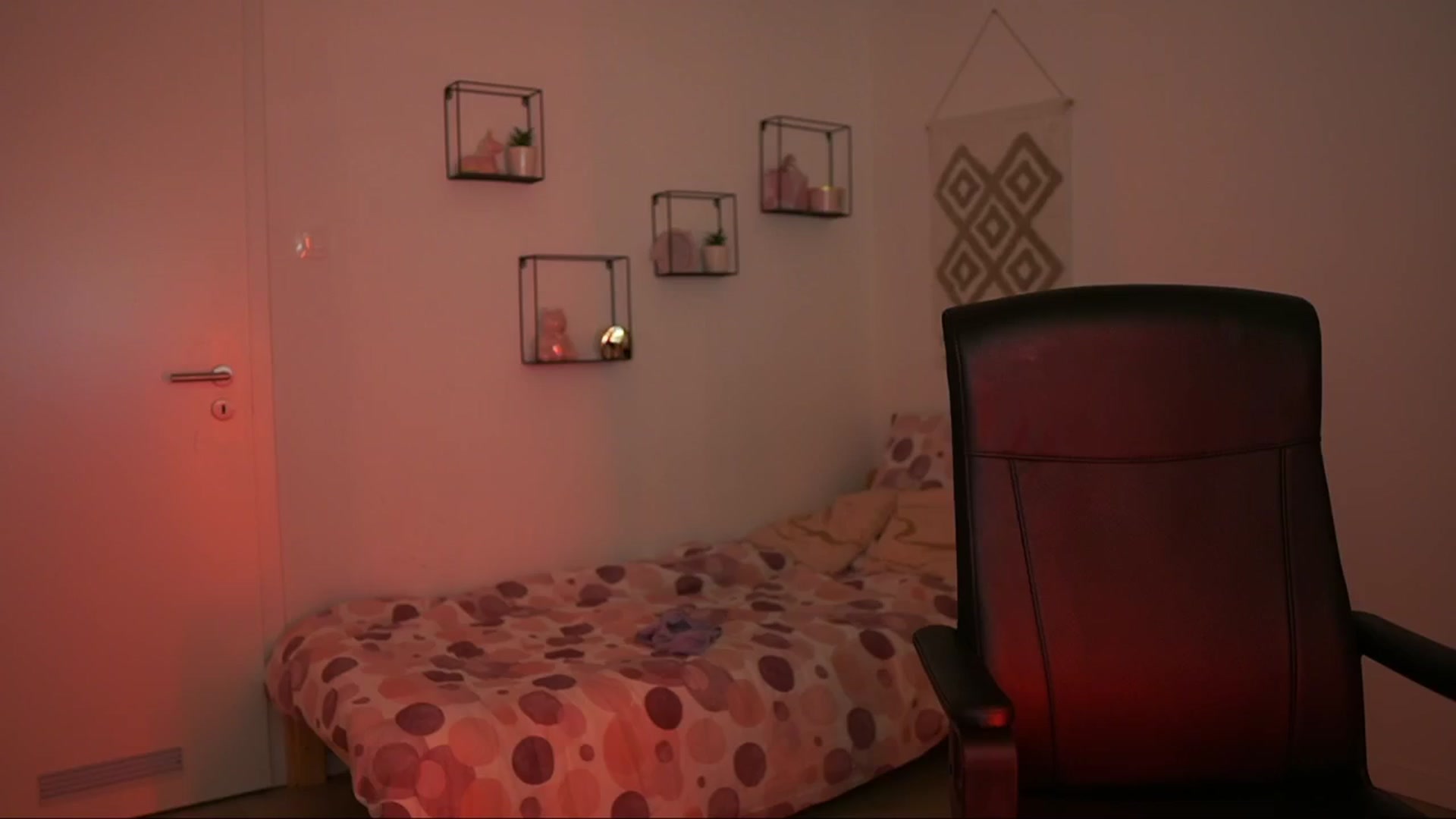 Gallery image thumbnail from EvelynCage_'s myfreecams stream on, 12/14/2024, 21:21 image 12 of 20