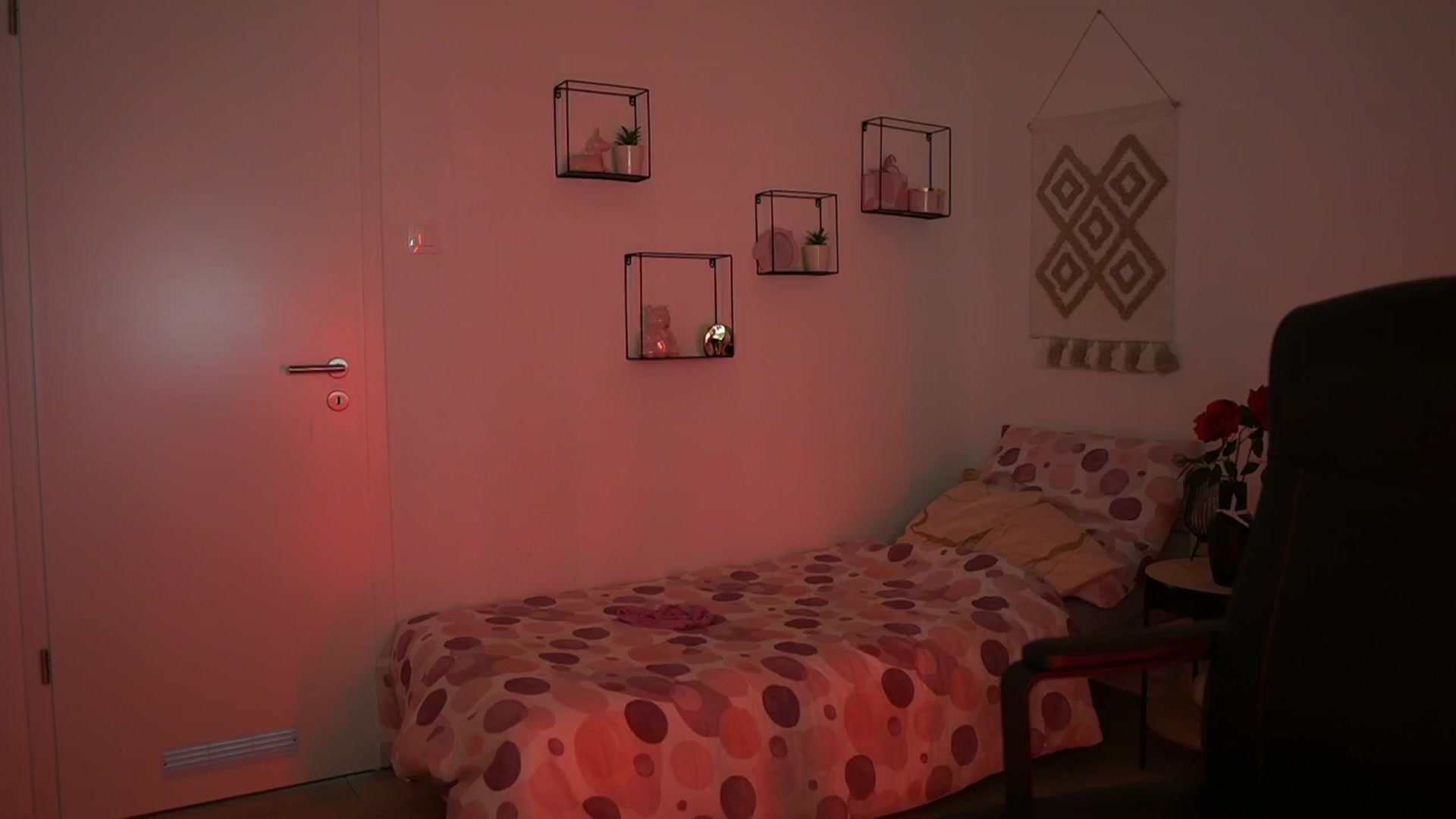 Gallery image thumbnail from EvelynCage_'s myfreecams stream on, 12/18/2024, 21:38 image 14 of 20