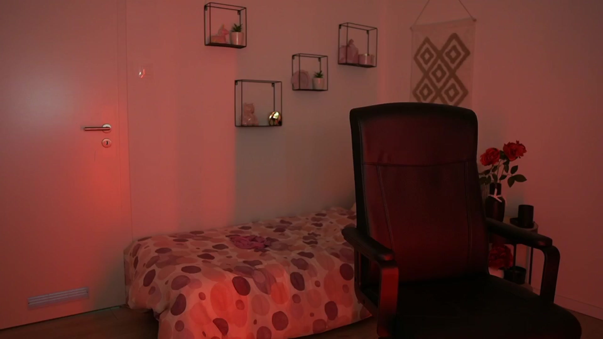 Gallery image thumbnail from EvelynCage_'s myfreecams stream on, 12/18/2024, 23:59 image 20 of 20