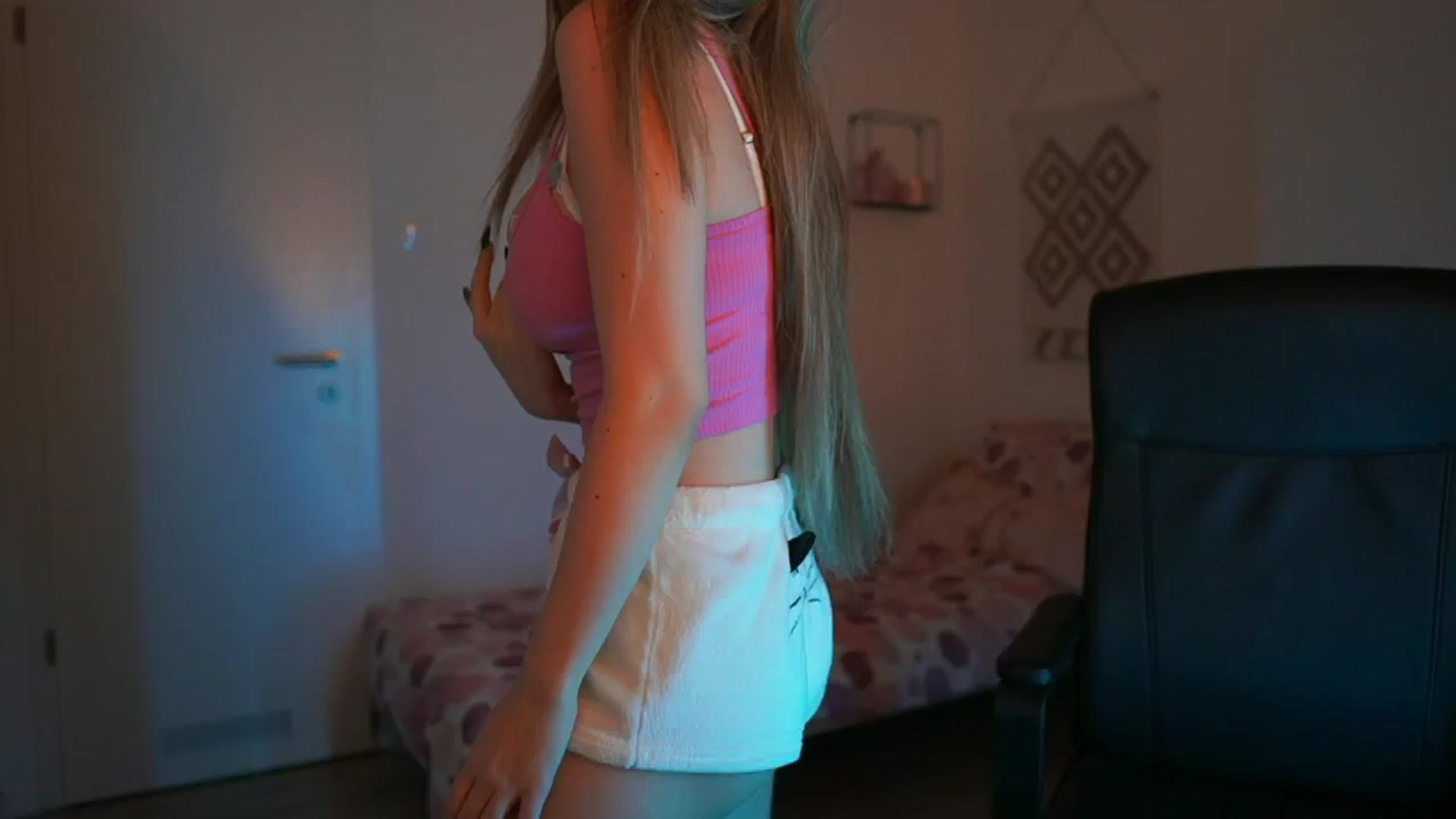 Gallery image thumbnail from EvelynCage_'s myfreecams stream on, 01/30/2025, 19:32 image 1 of 20