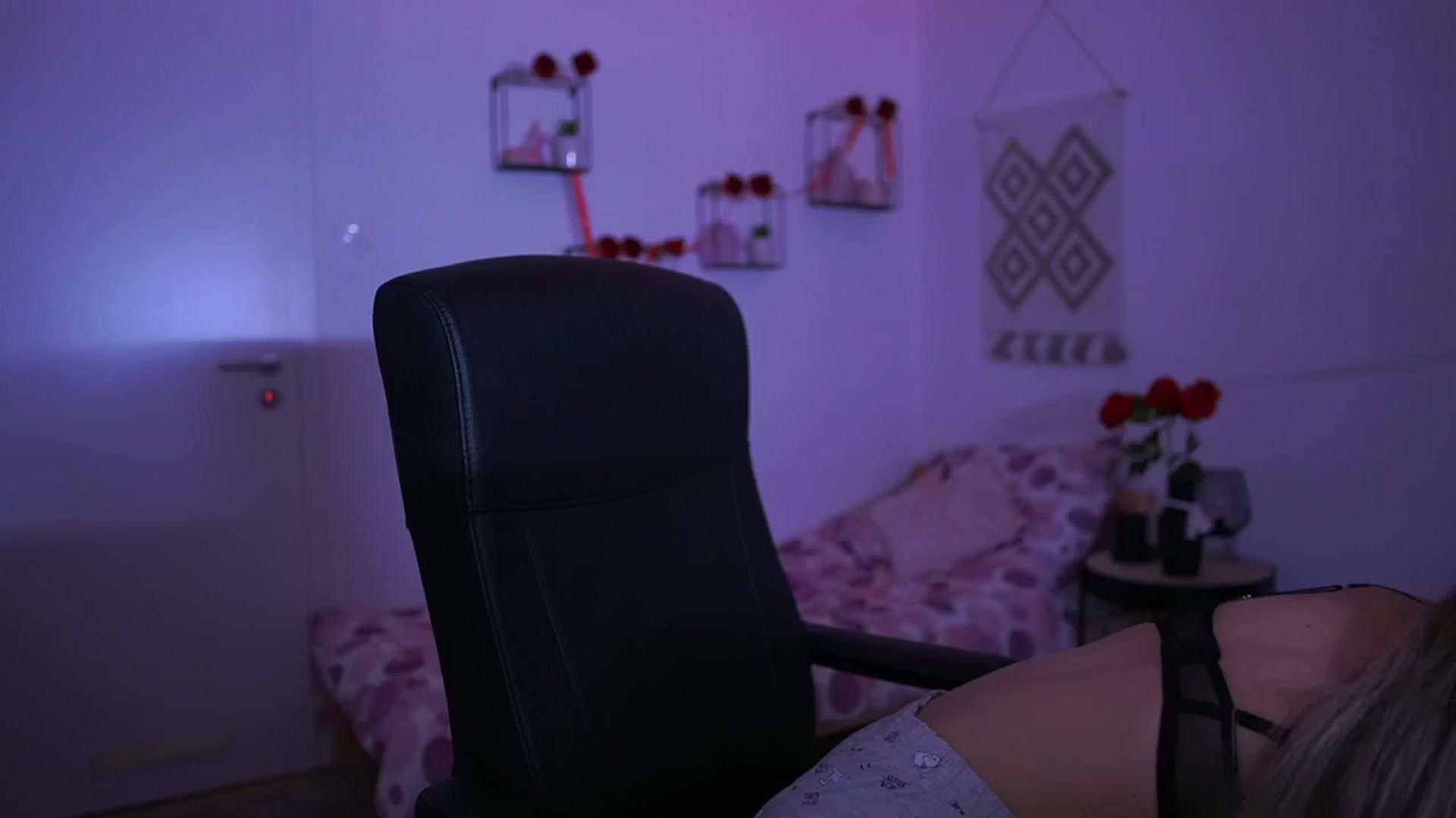 Gallery image thumbnail from EvelynCage_'s myfreecams stream on, 02/26/2025, 19:21 image 13 of 20