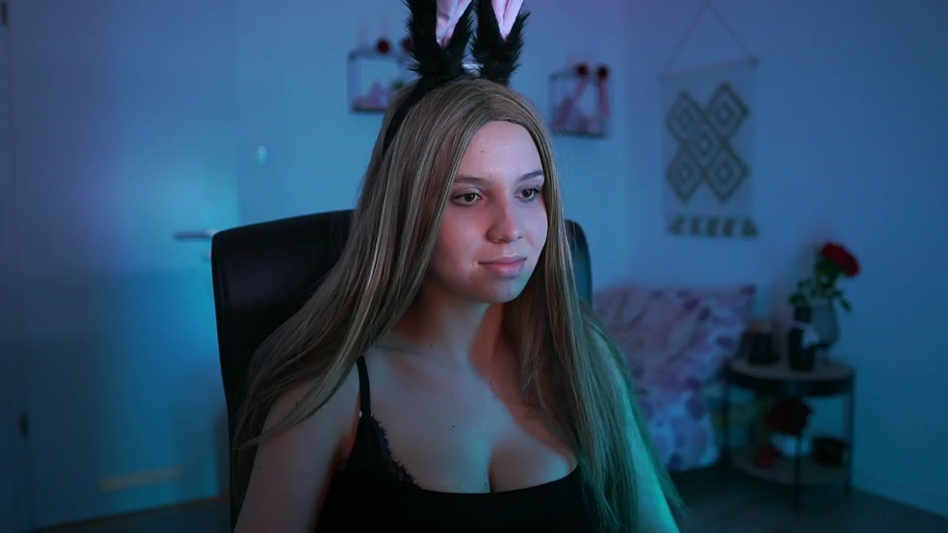 Gallery image thumbnail from EvelynCage_'s myfreecams stream on, 04/19/2025, 18:22 image 19 of 20