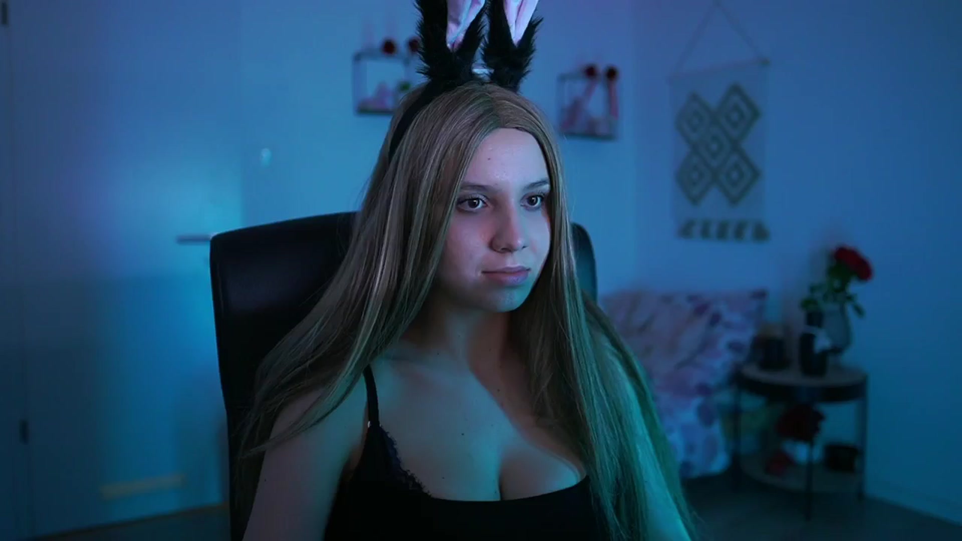 Gallery image thumbnail from EvelynCage_'s myfreecams stream on, 04/19/2025, 18:22 image 15 of 20