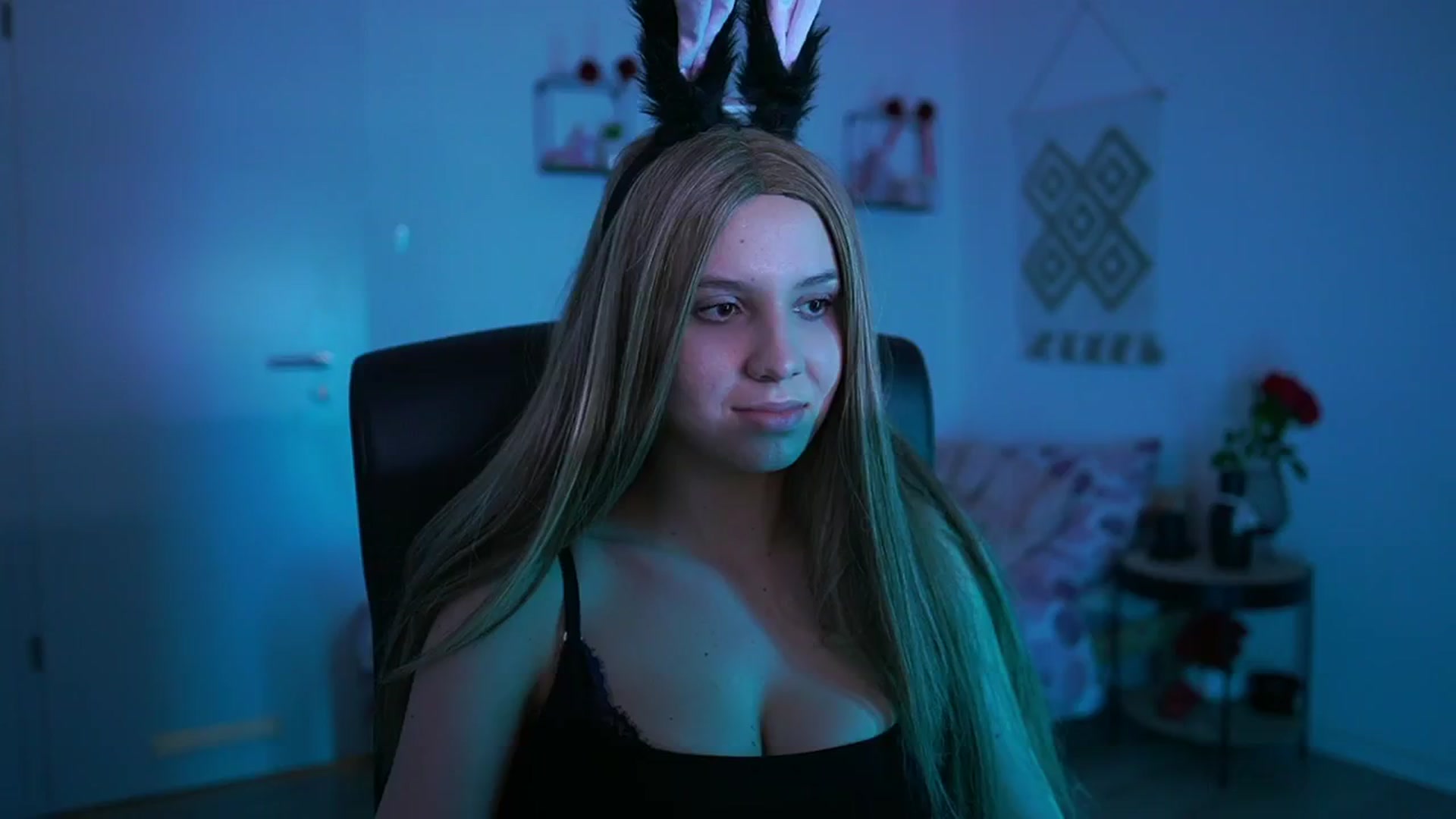 Gallery image thumbnail from EvelynCage_'s myfreecams stream on, 04/19/2025, 18:22 image 16 of 20